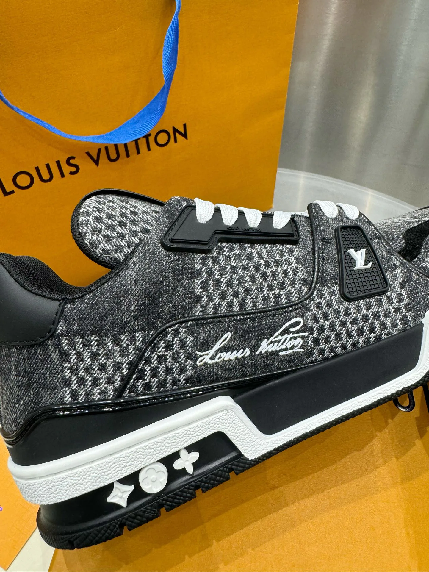 Кроссовки Женские Louis Vuitton 19073365