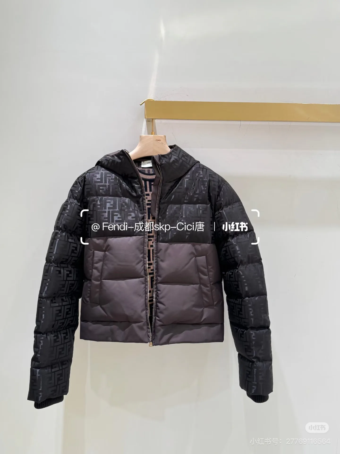 Куртки И Пуховики Женские Fendi 18298469
