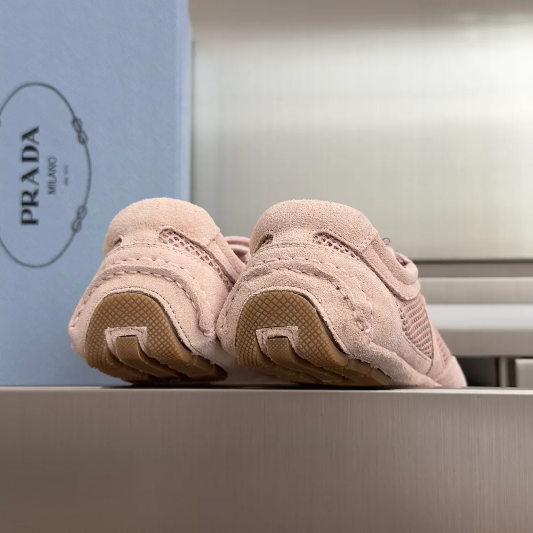 Кроссовки Женские Prada 11595713