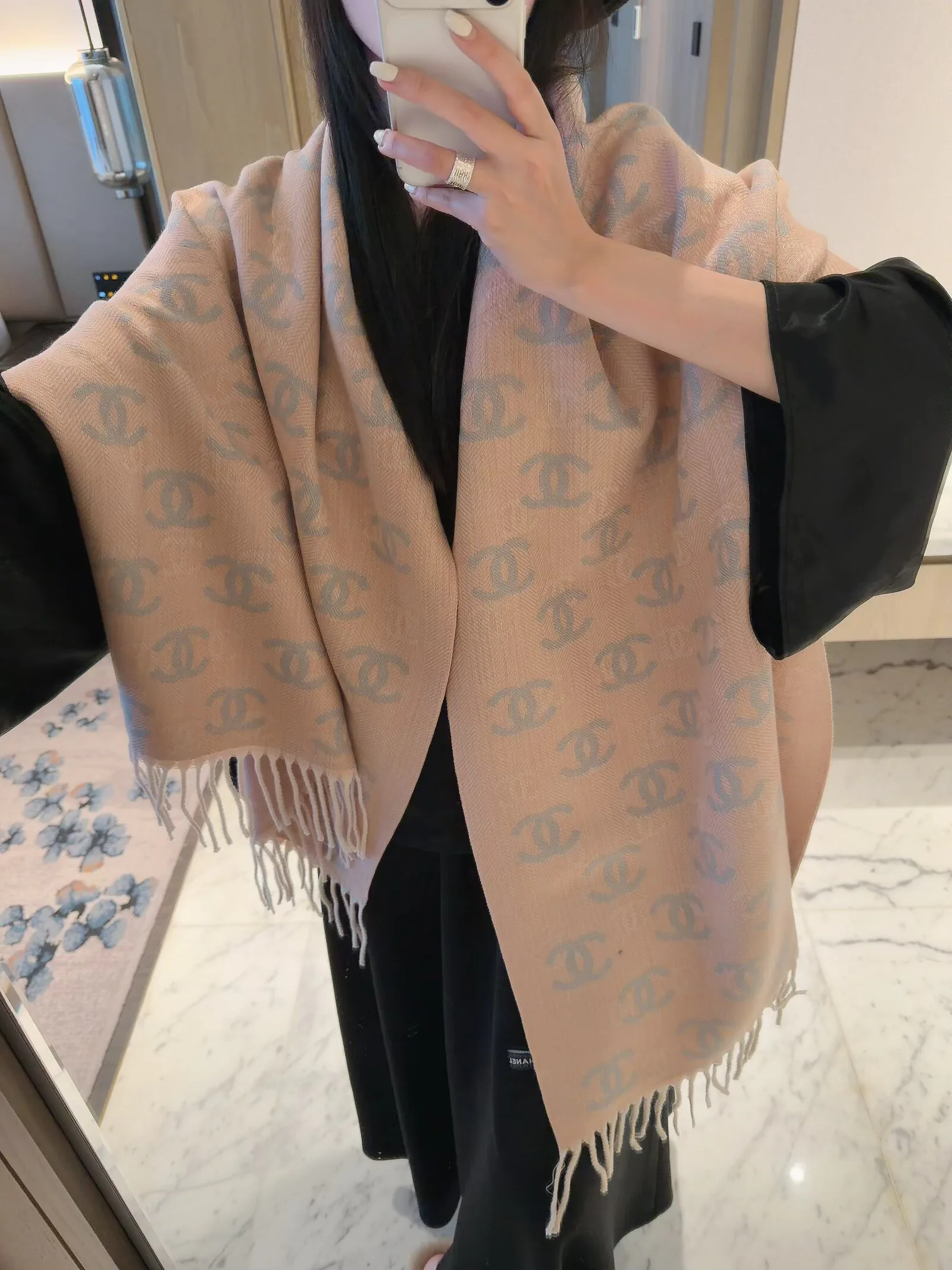 Шарфы Chanel 18322542