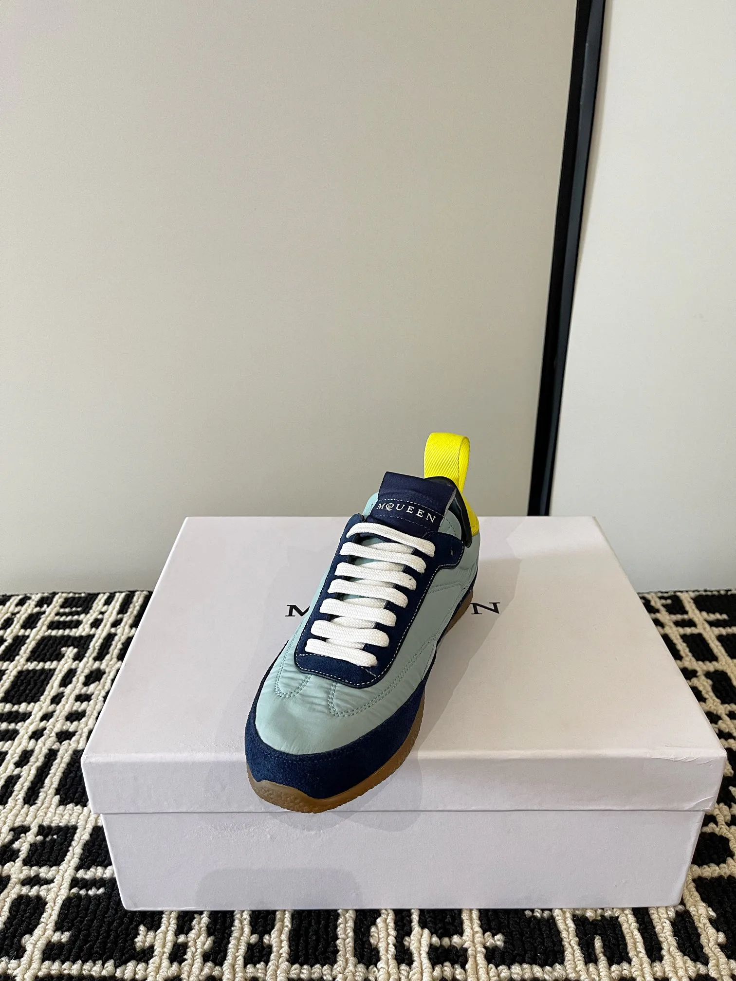 Кроссовки Женские Alexander Mcqueen 10654955