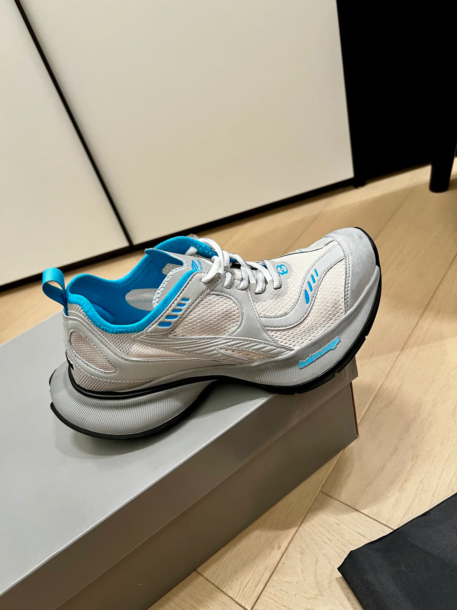 Кроссовки Женские Balenciaga 165314