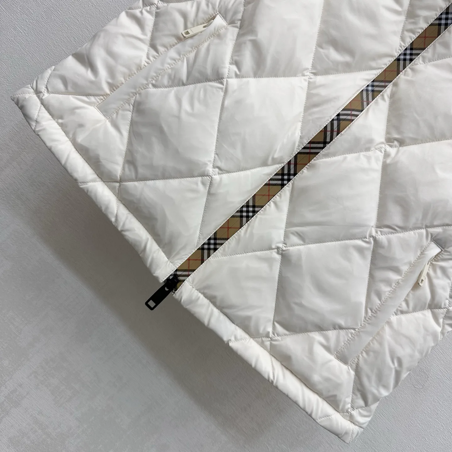 Жилеты Женские Burberry 18555711