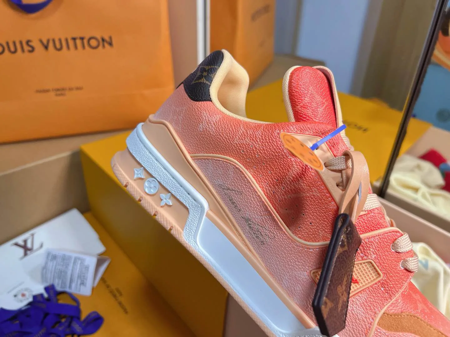 Кроссовки Женские Louis Vuitton 11696552