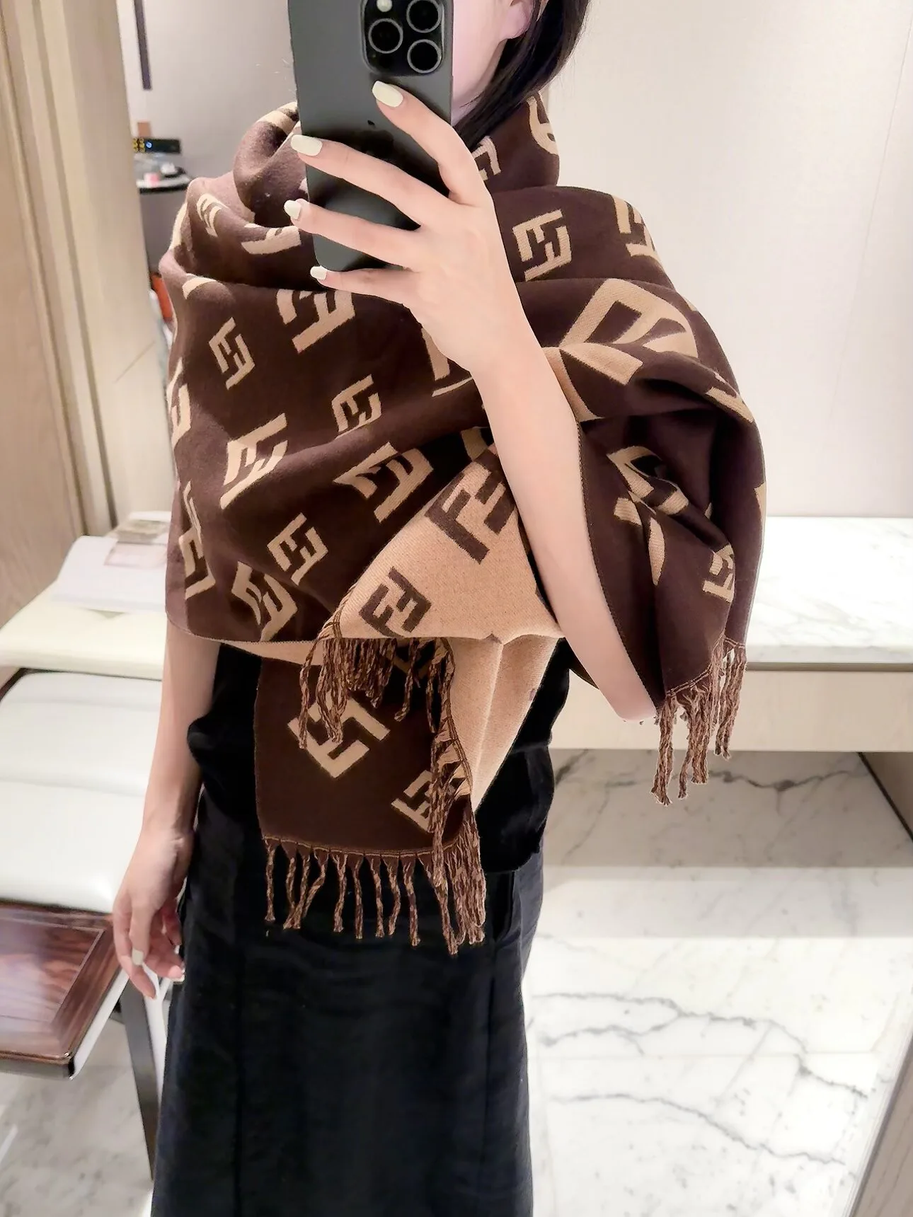 Шарфы Fendi 18322644