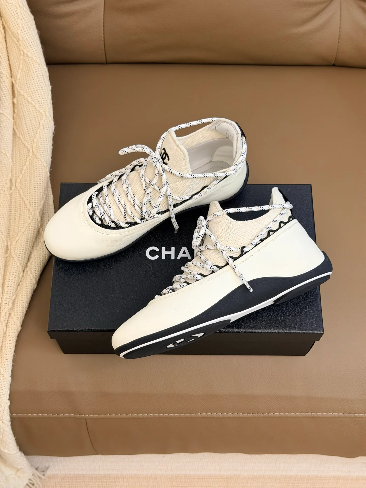 Кроссовки Женские Chanel 17510617
