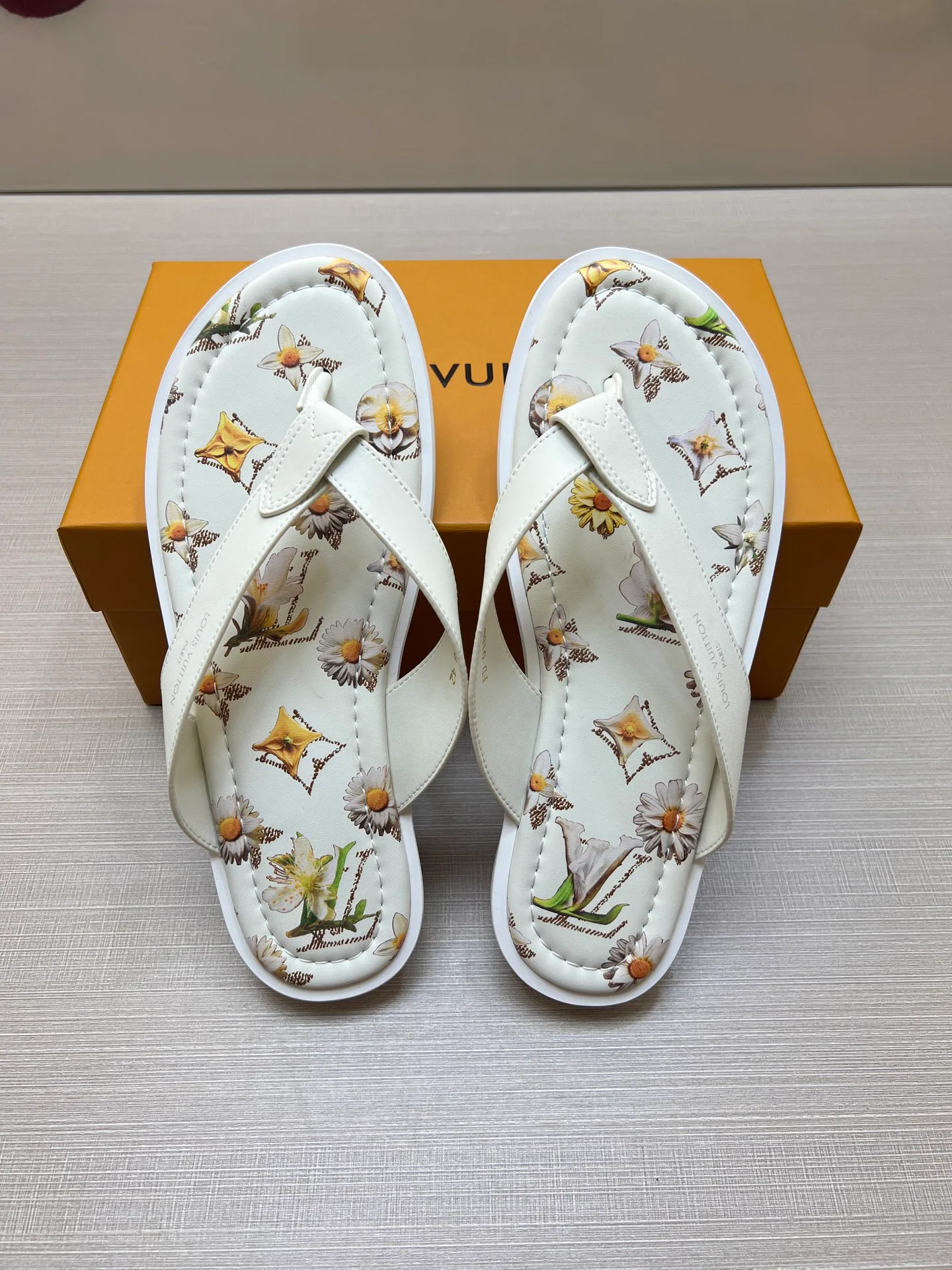 Шлепанцы Мужские Louis Vuitton 17078847