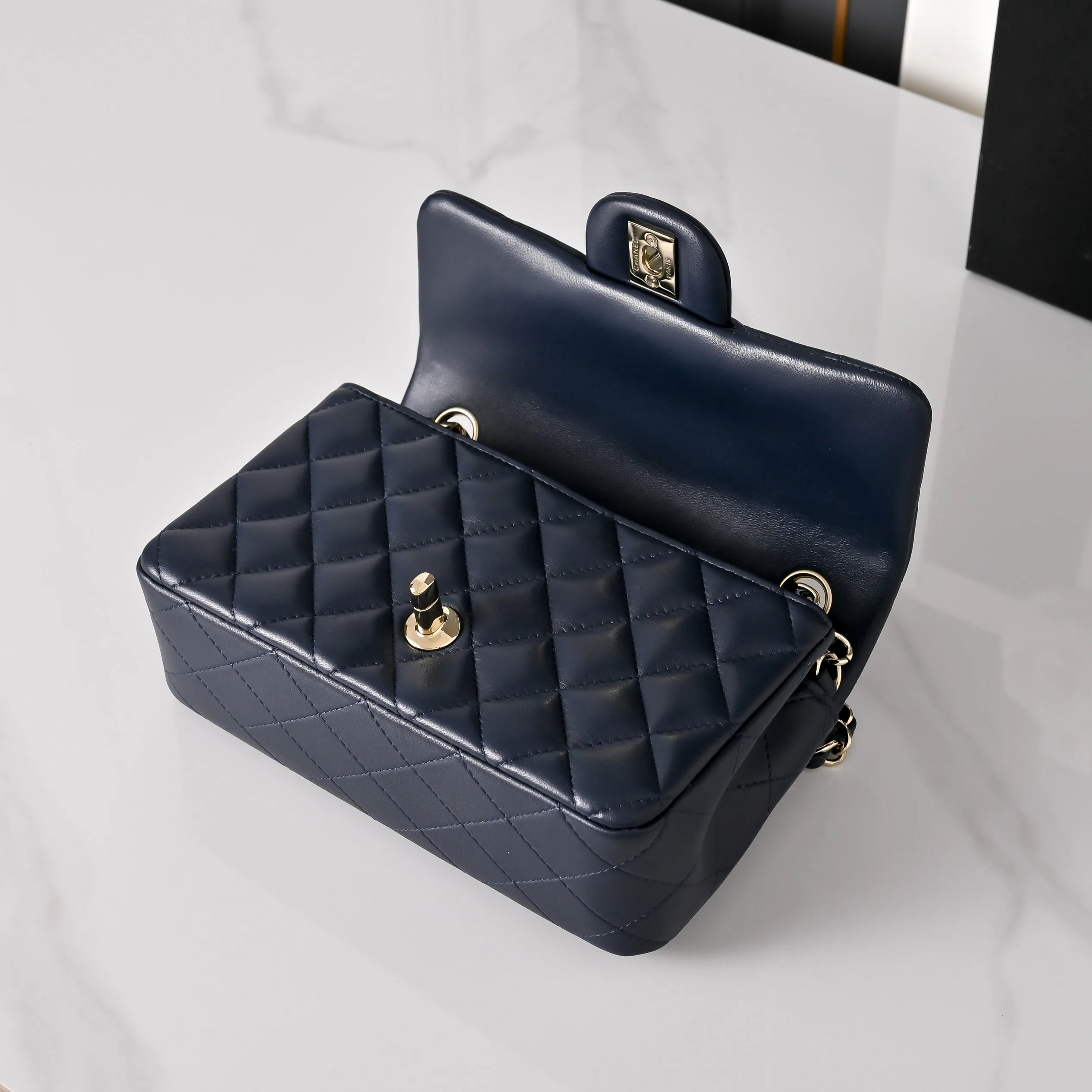 Классические Сумки Женские Chanel 18207678