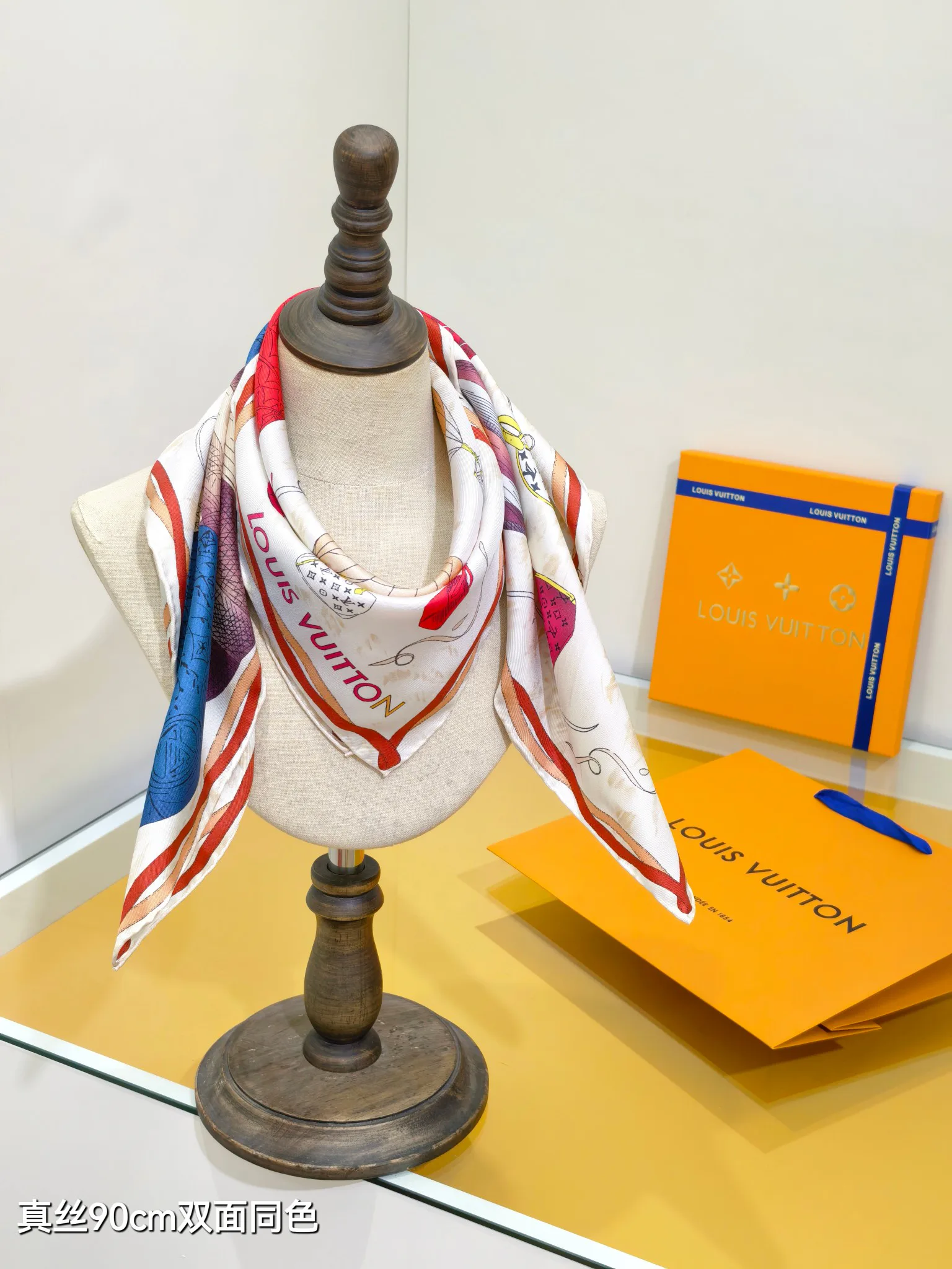 Текстиль Louis Vuitton 13094306