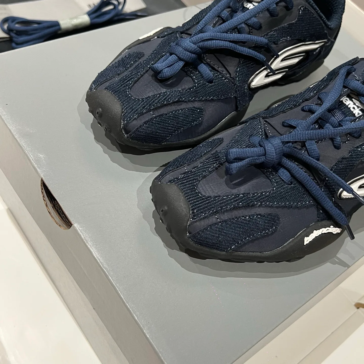 Кроссовки Женские Balenciaga 12948700