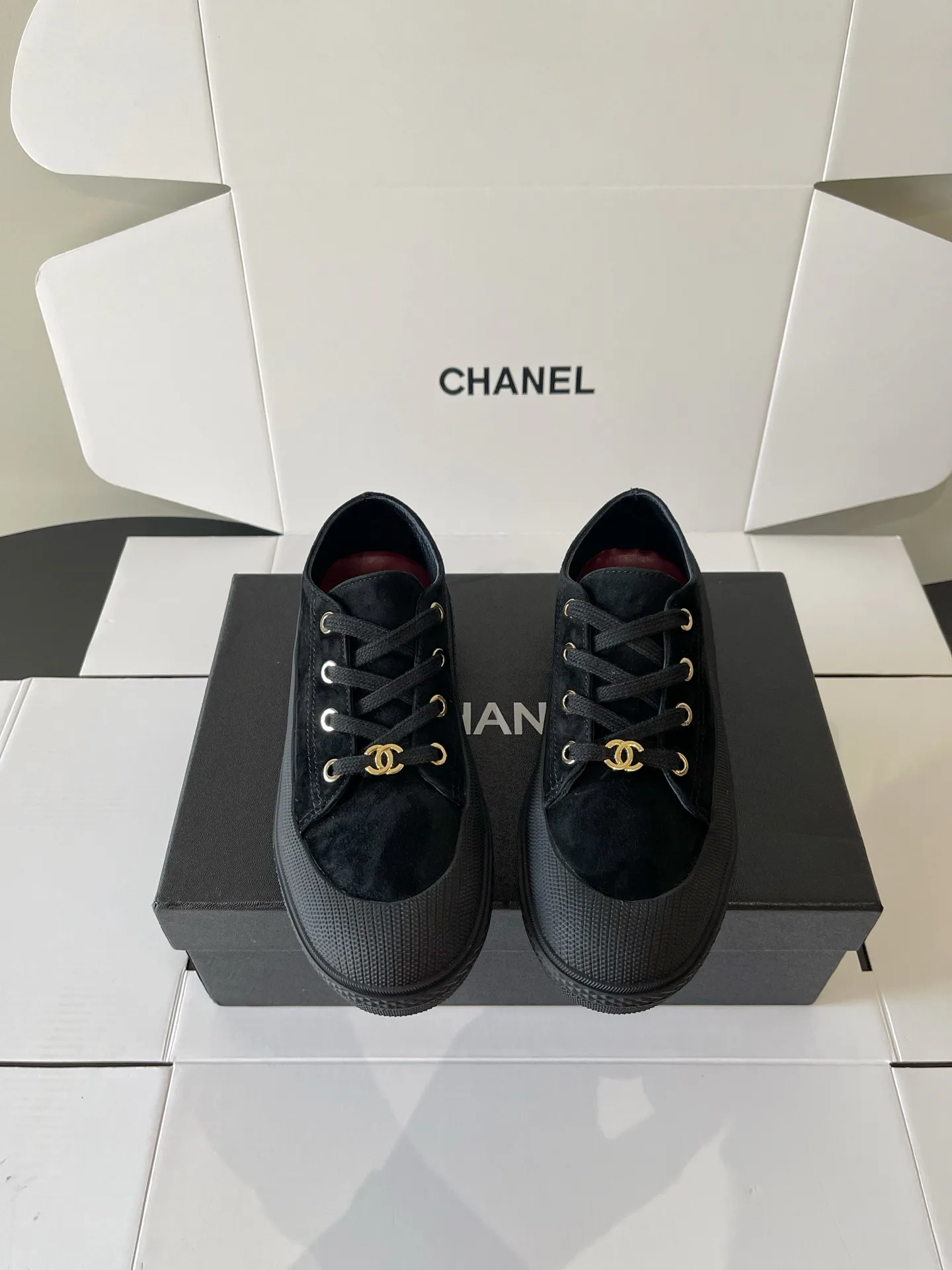 Кроссовки Женские Chanel 18437965