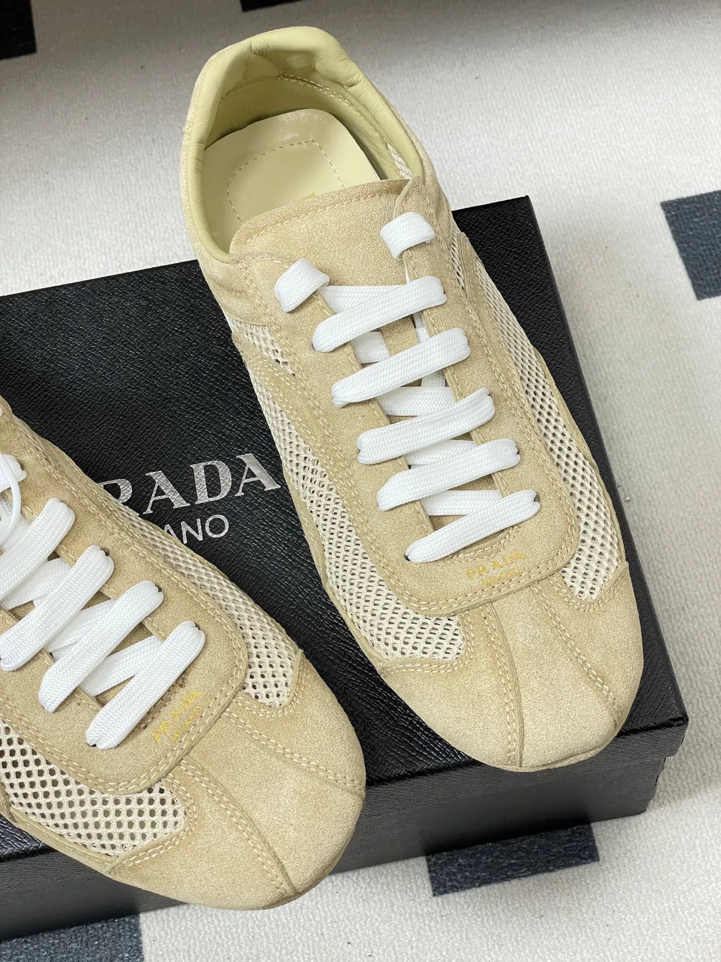 Кроссовки Женские Prada 12810924