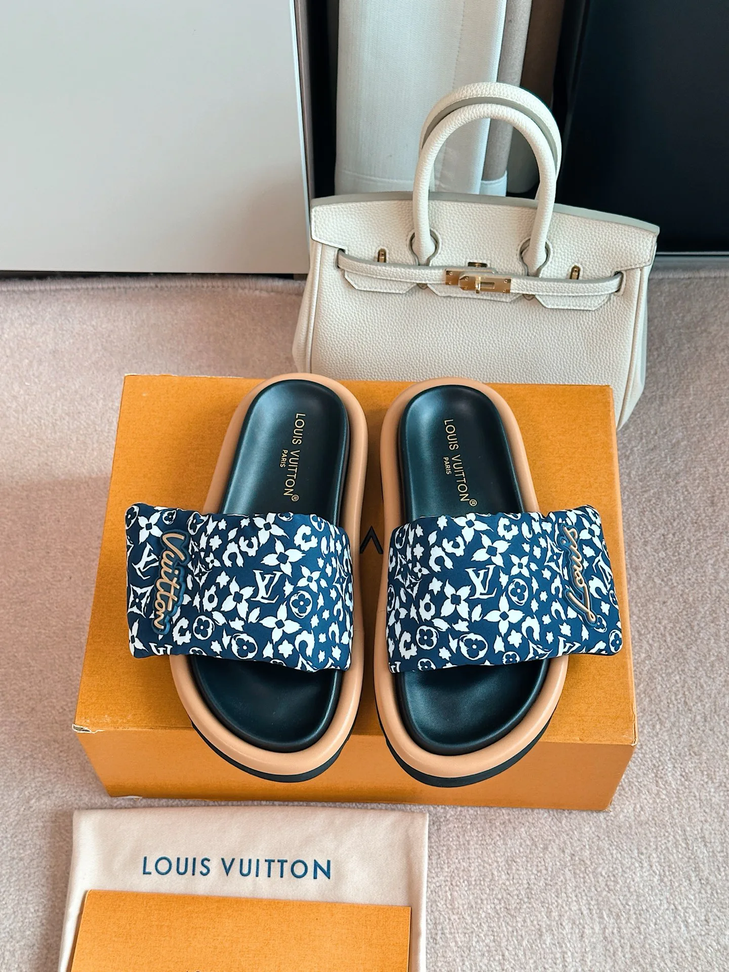 Шлепанцы Женские Louis Vuitton 14335146