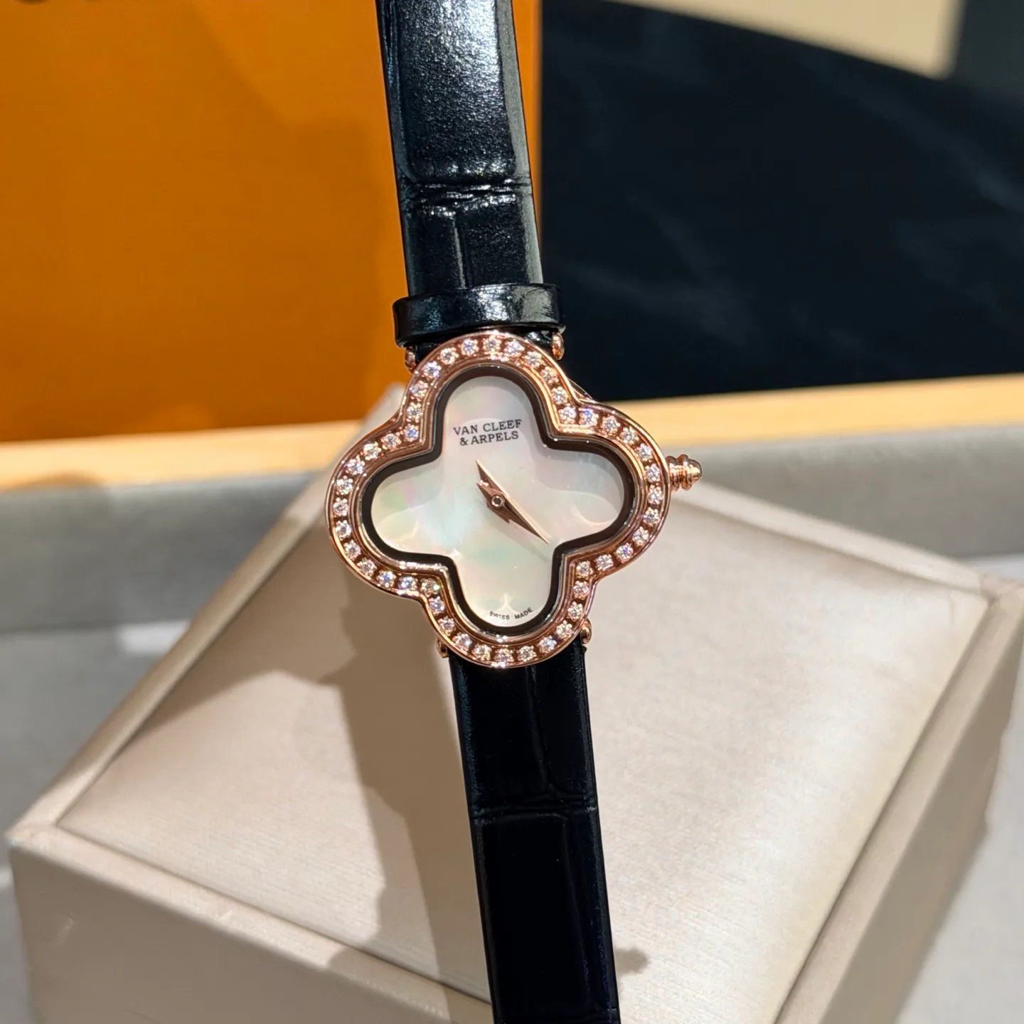 Часы Женские Van Cleef & Arpels 18362058