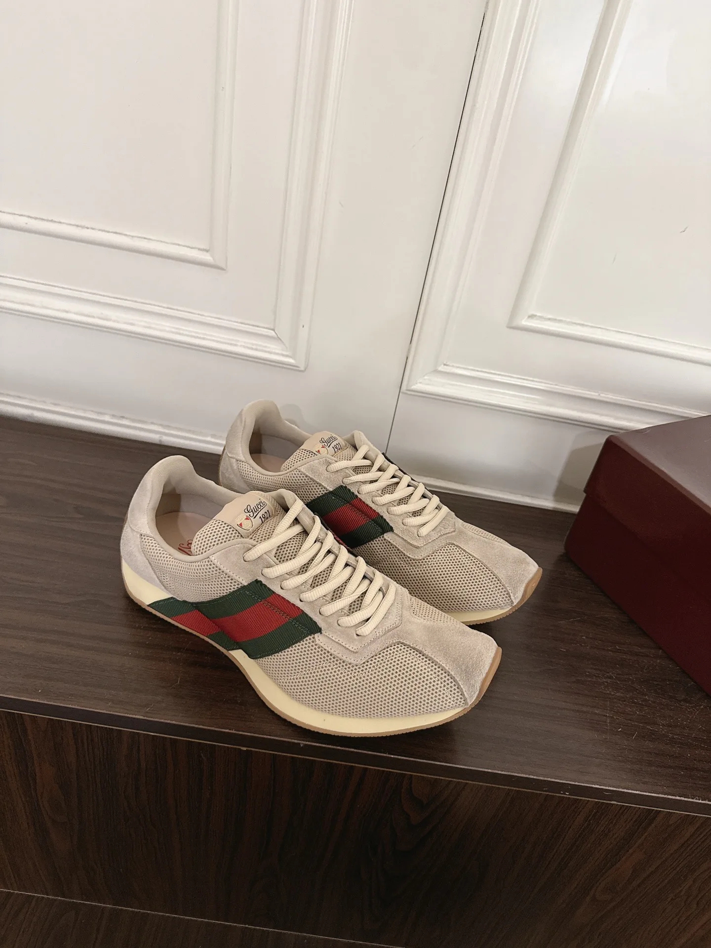 Кроссовки Женские Gucci 17946894