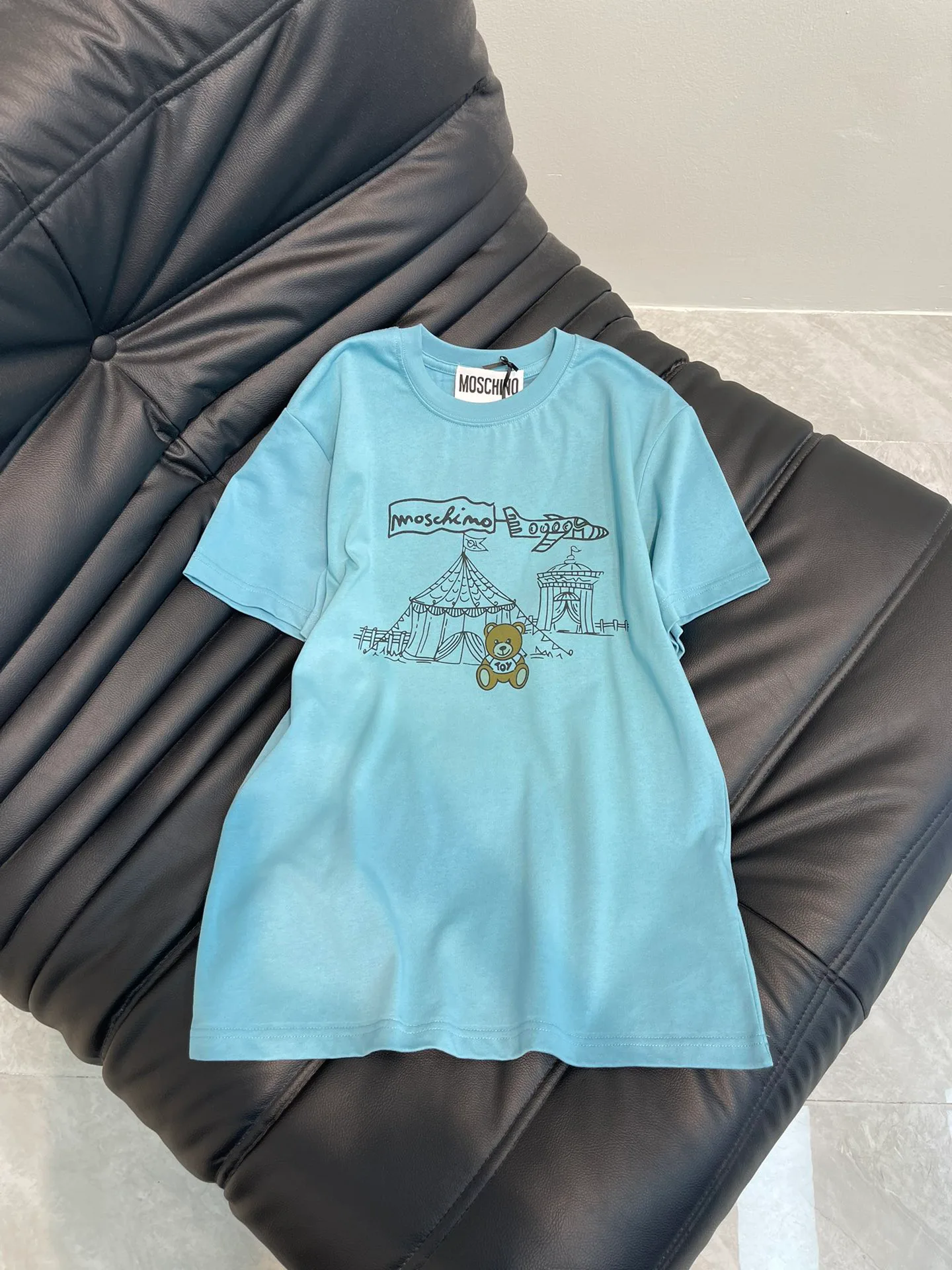 Футболки Женские Moschino 23501