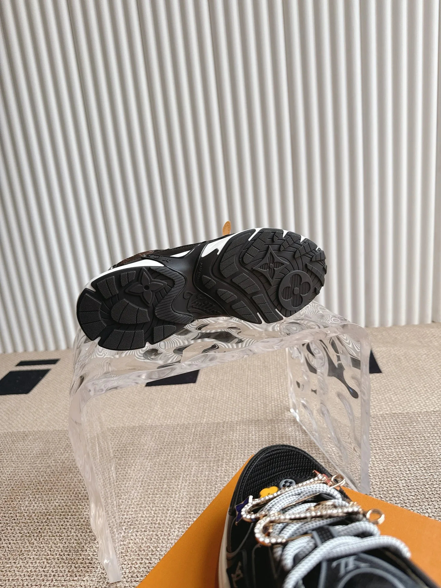 Кроссовки Женские Louis Vuitton 13351298