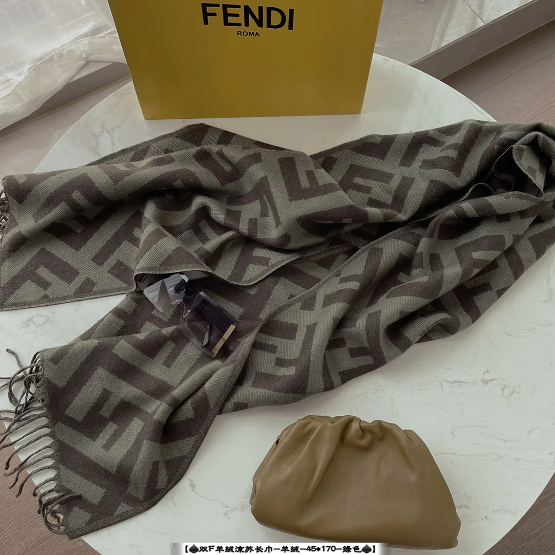 Шарфы Fendi 18287229