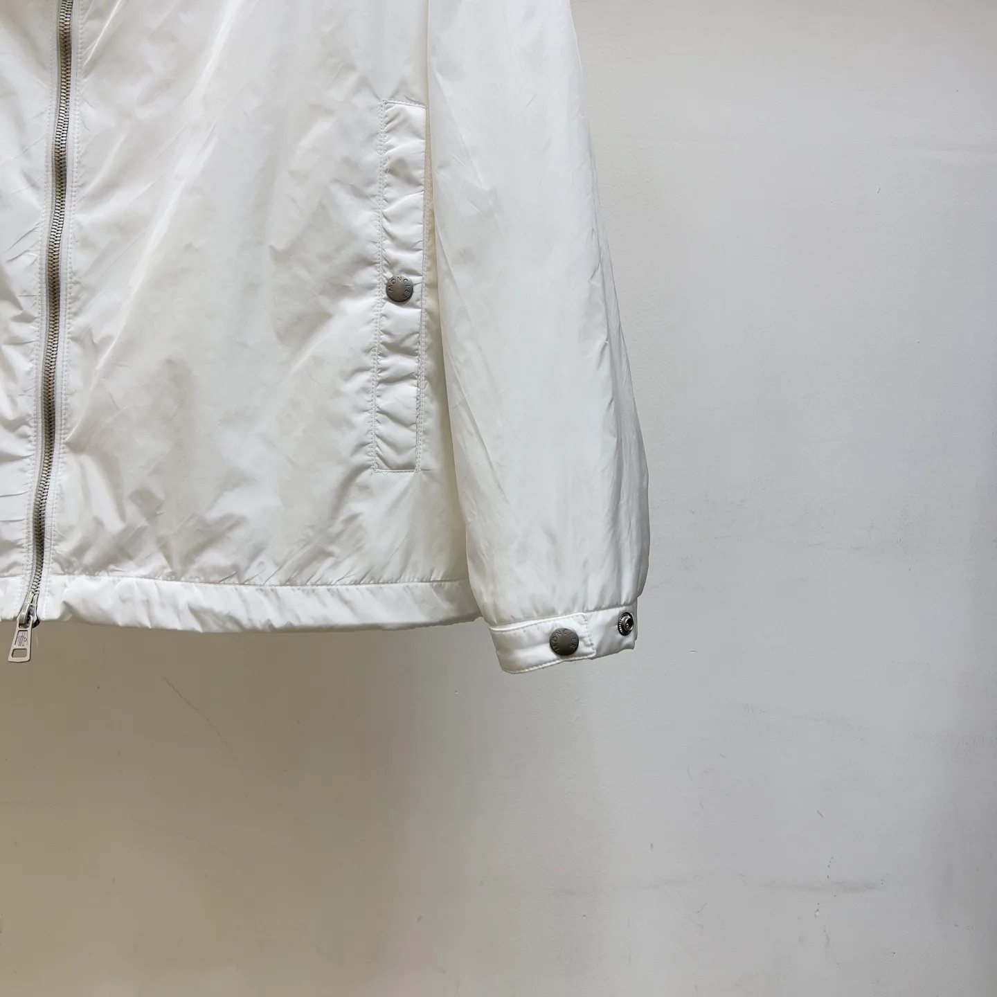 Куртки И Пуховики Женские Moncler 17340714