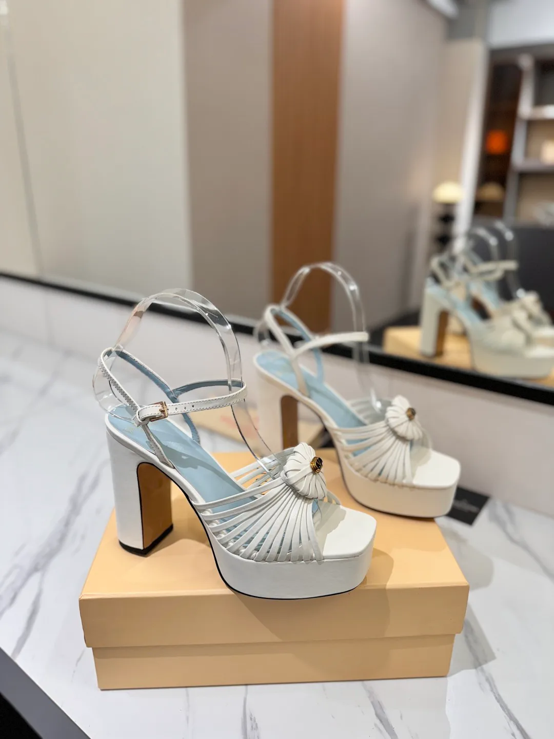 Босоножки Женские Valentino 10026786