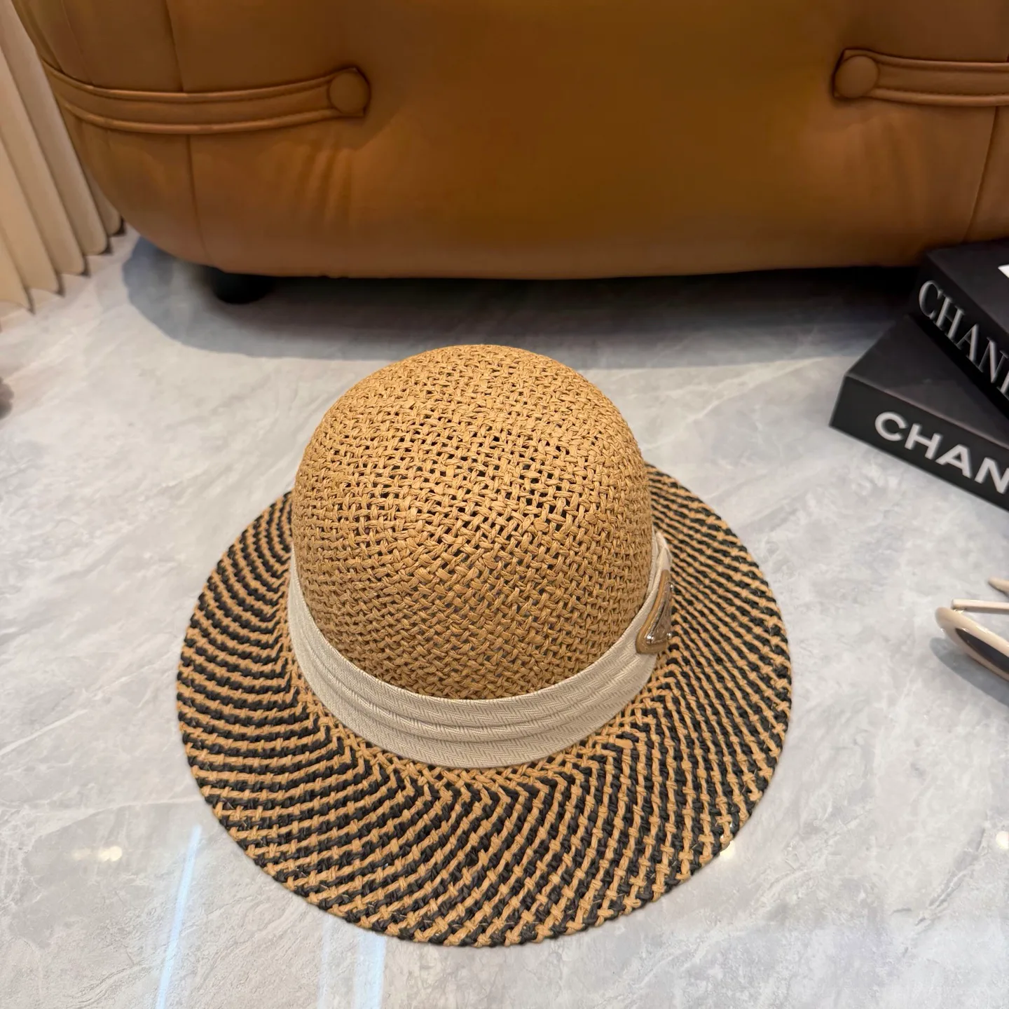 Головные Уборы Prada 17604941