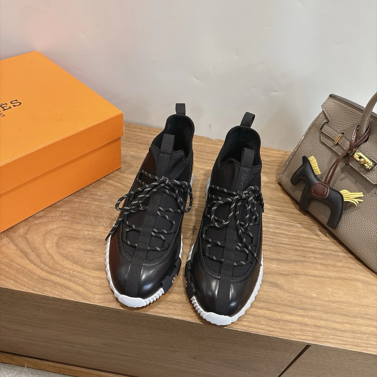 Кроссовки Женские Hermes 17946708