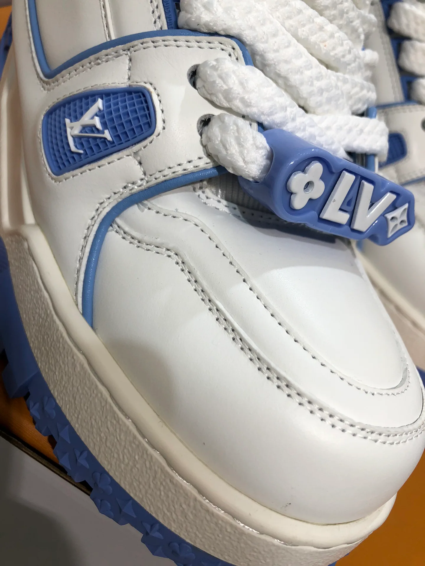 Кроссовки Женские Louis Vuitton 11073671