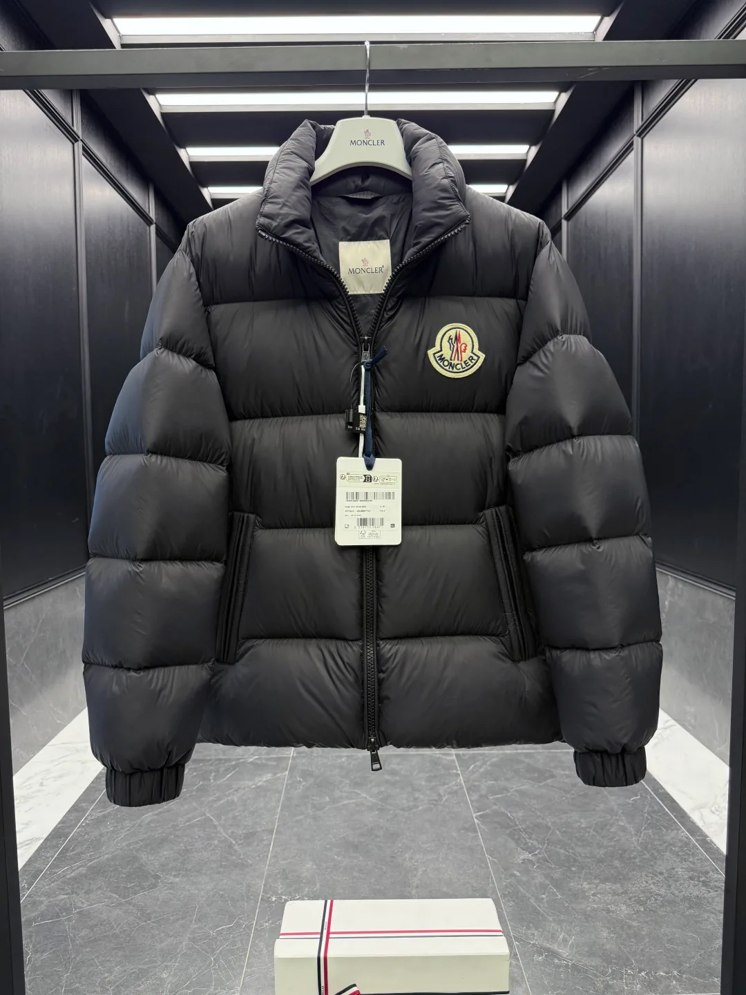 Куртки И Пуховики Мужские Moncler 17918146