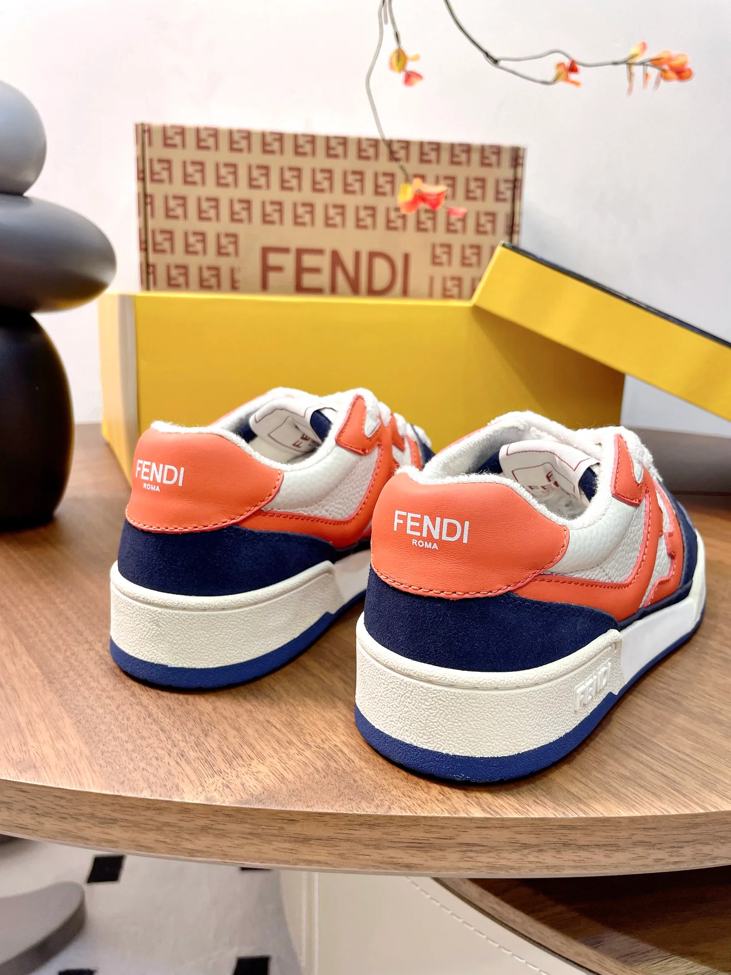 Кроссовки Женские Fendi 17957375