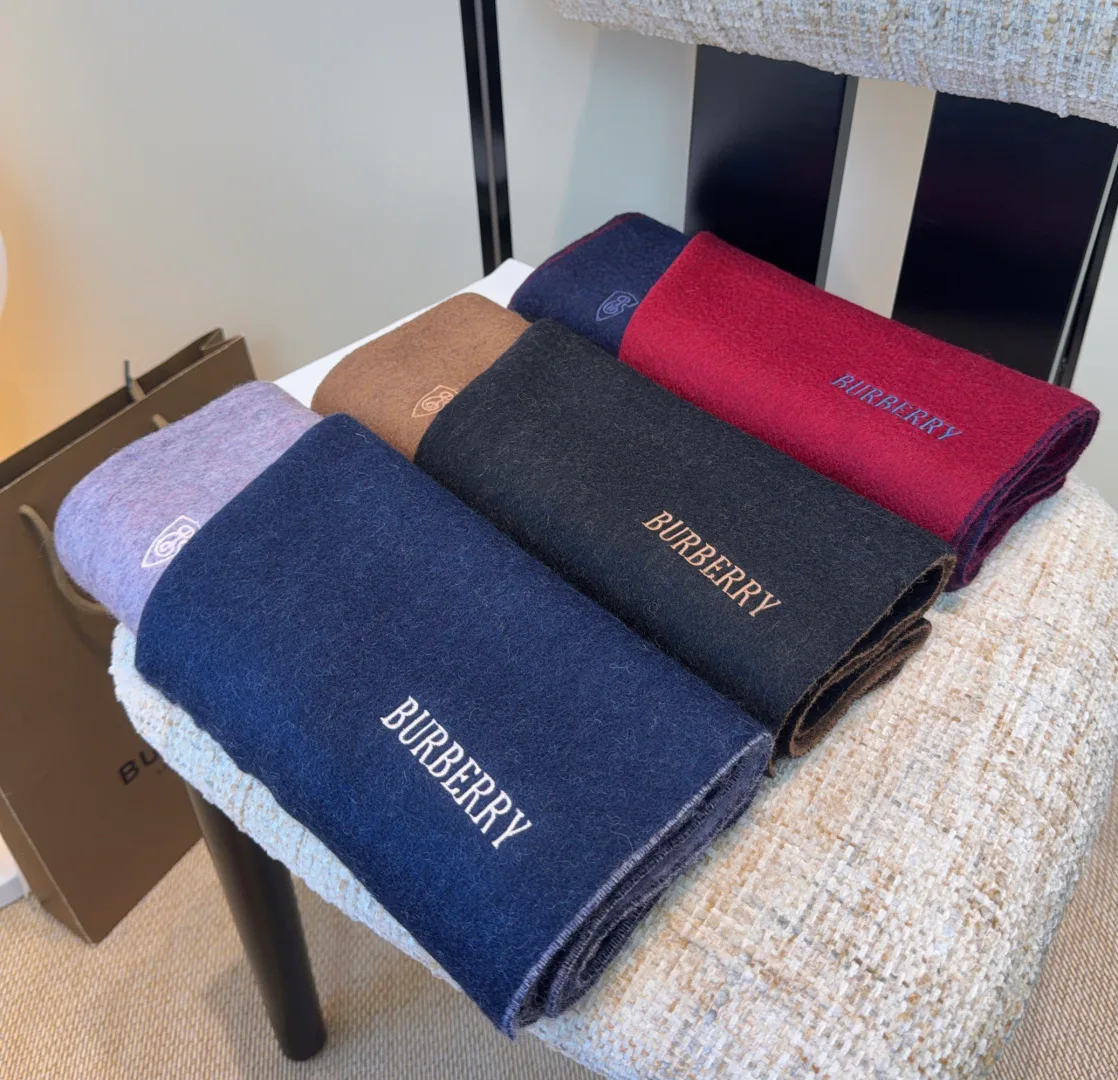 Шарфы Burberry 18449898
