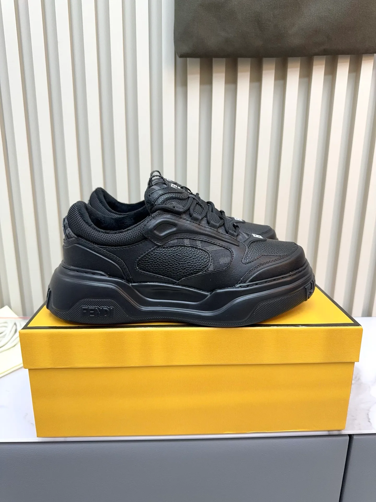 Кроссовки Мужские Fendi 354130