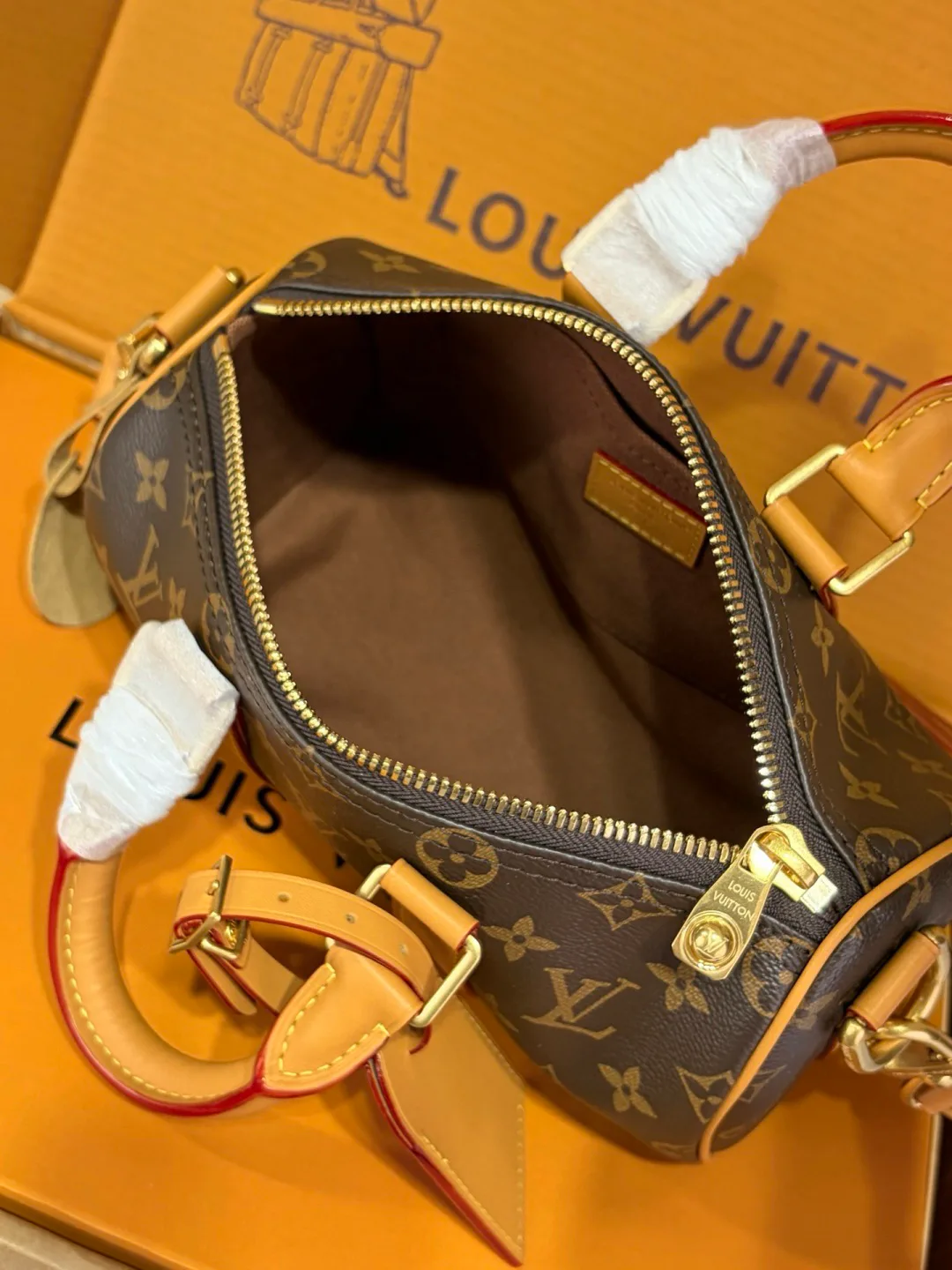 Классические Сумки Женские Louis Vuitton 18170493