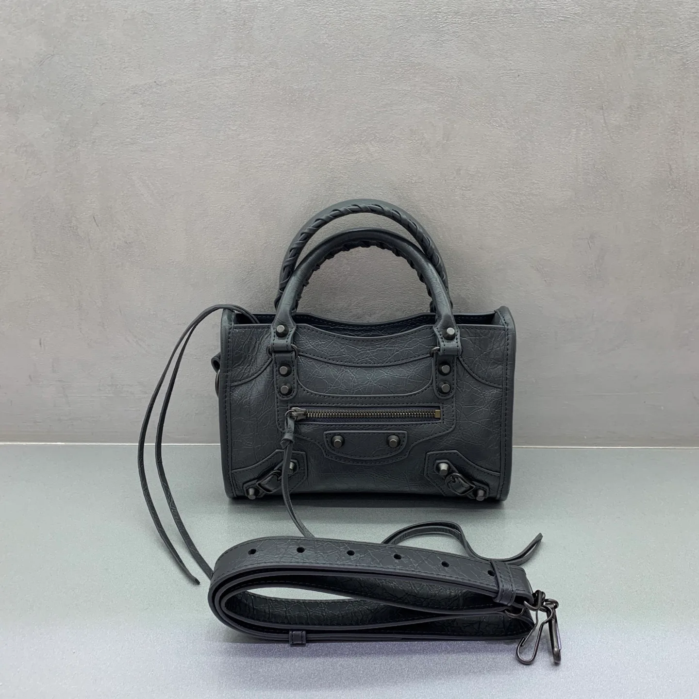 Классические Сумки Женские Balenciaga 18136152