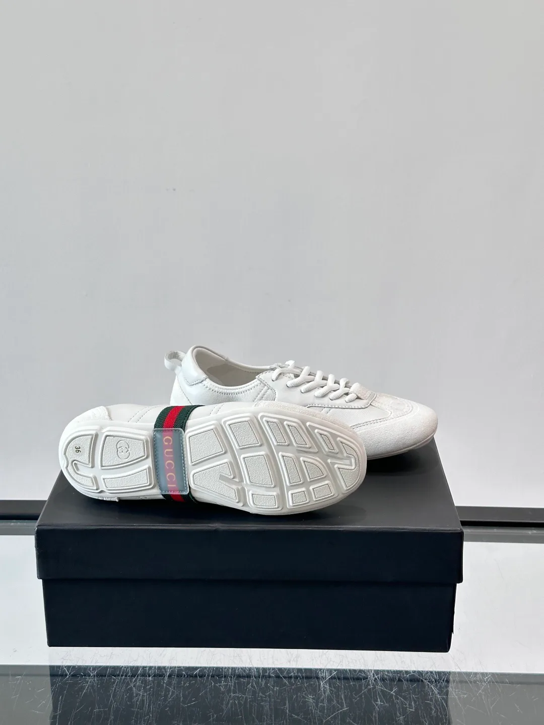 Кроссовки Женские Gucci 17689240