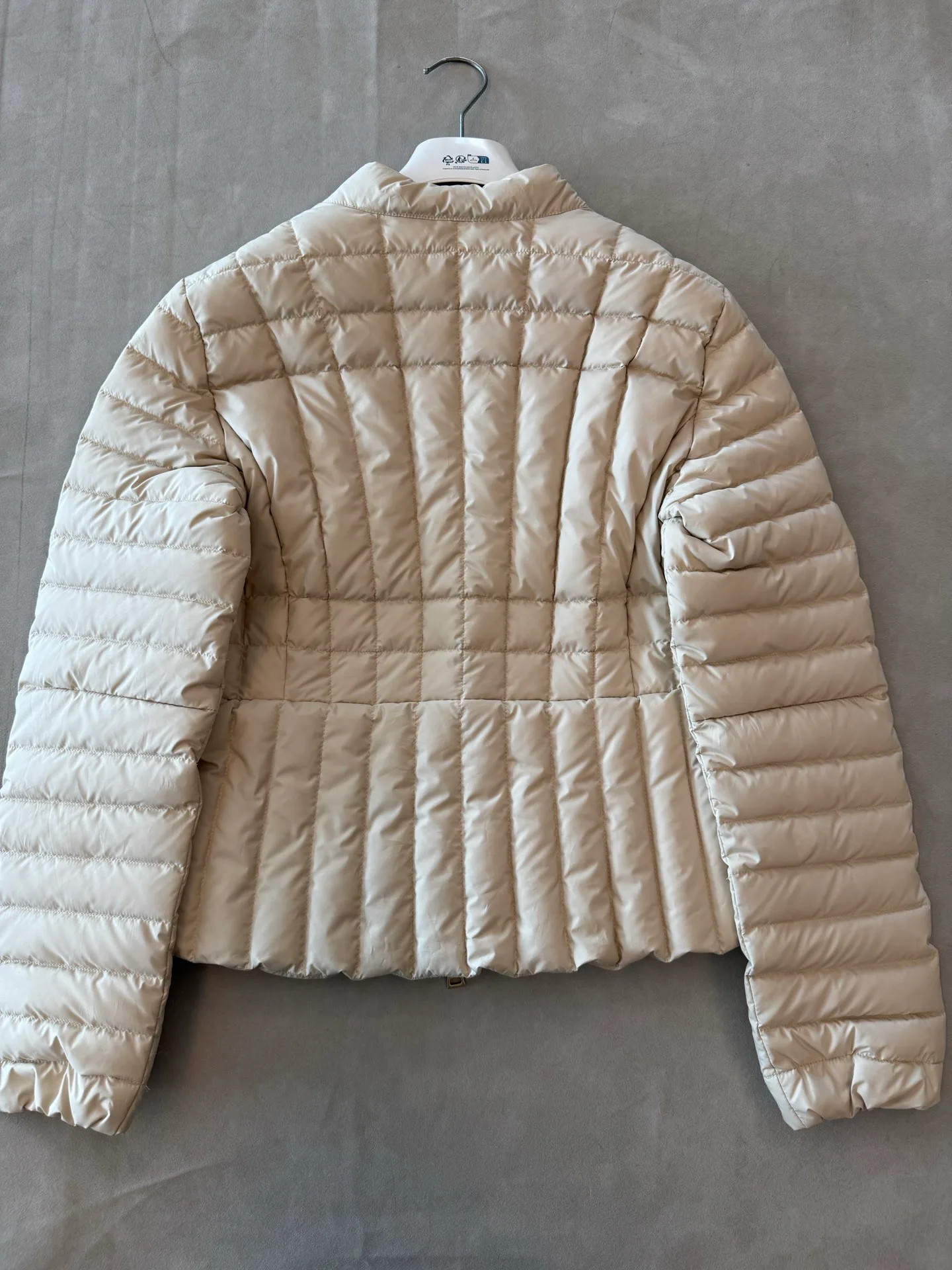 Куртки И Пуховики Женские Moncler 18491949