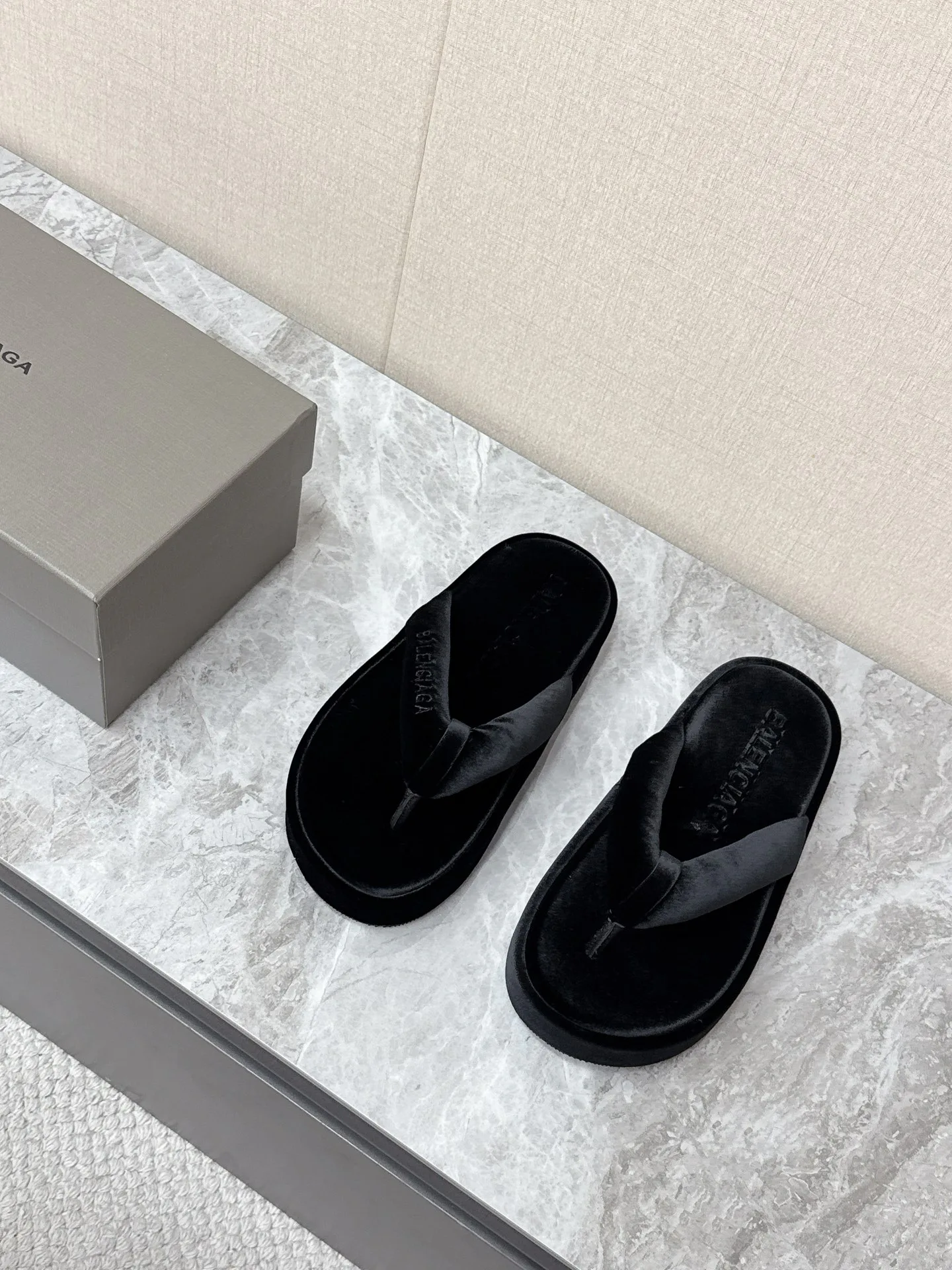 Шлепанцы Женские Balenciaga 14733503