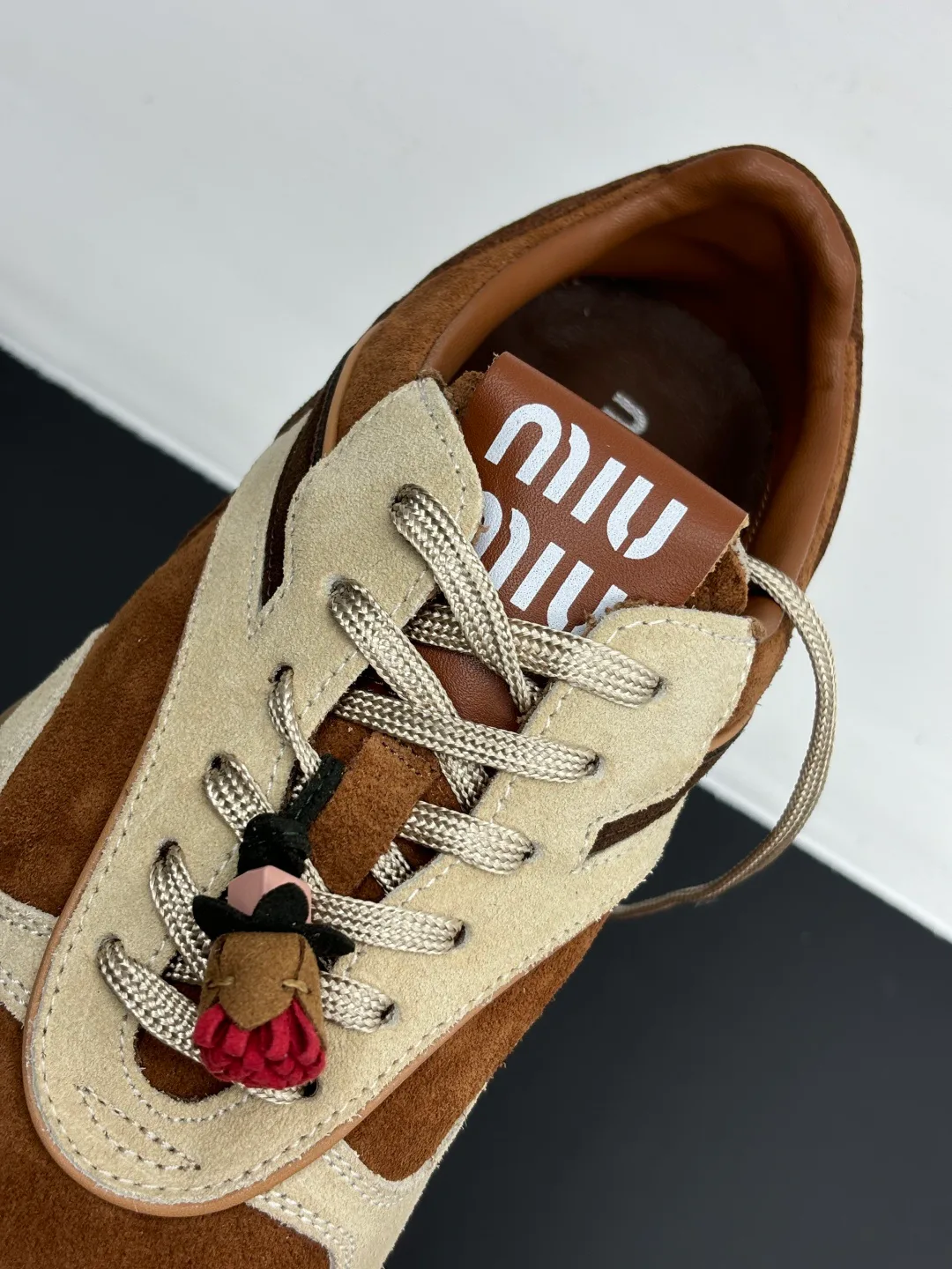 Кроссовки Женские Miu Miu 18006250