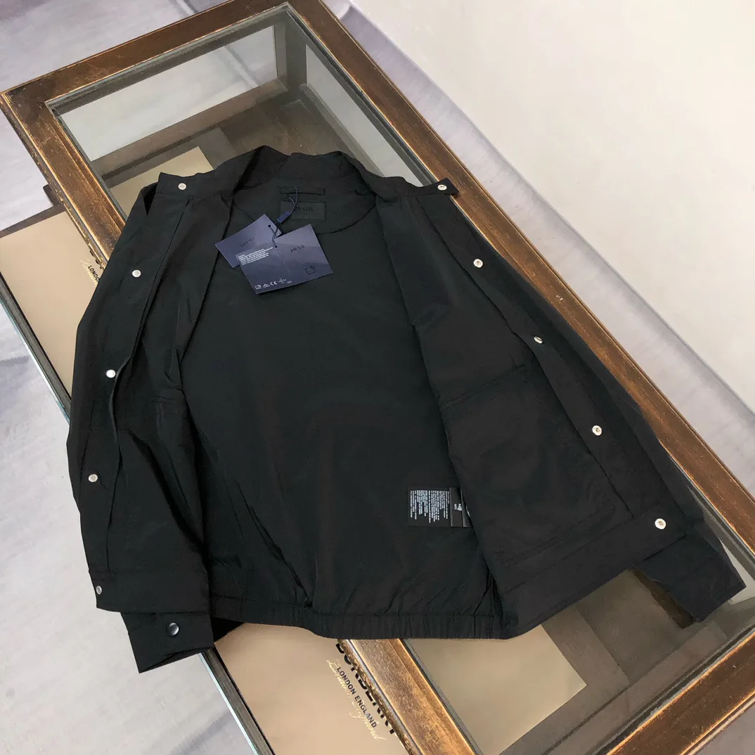Куртки И Пуховики Мужские Prada 11386086