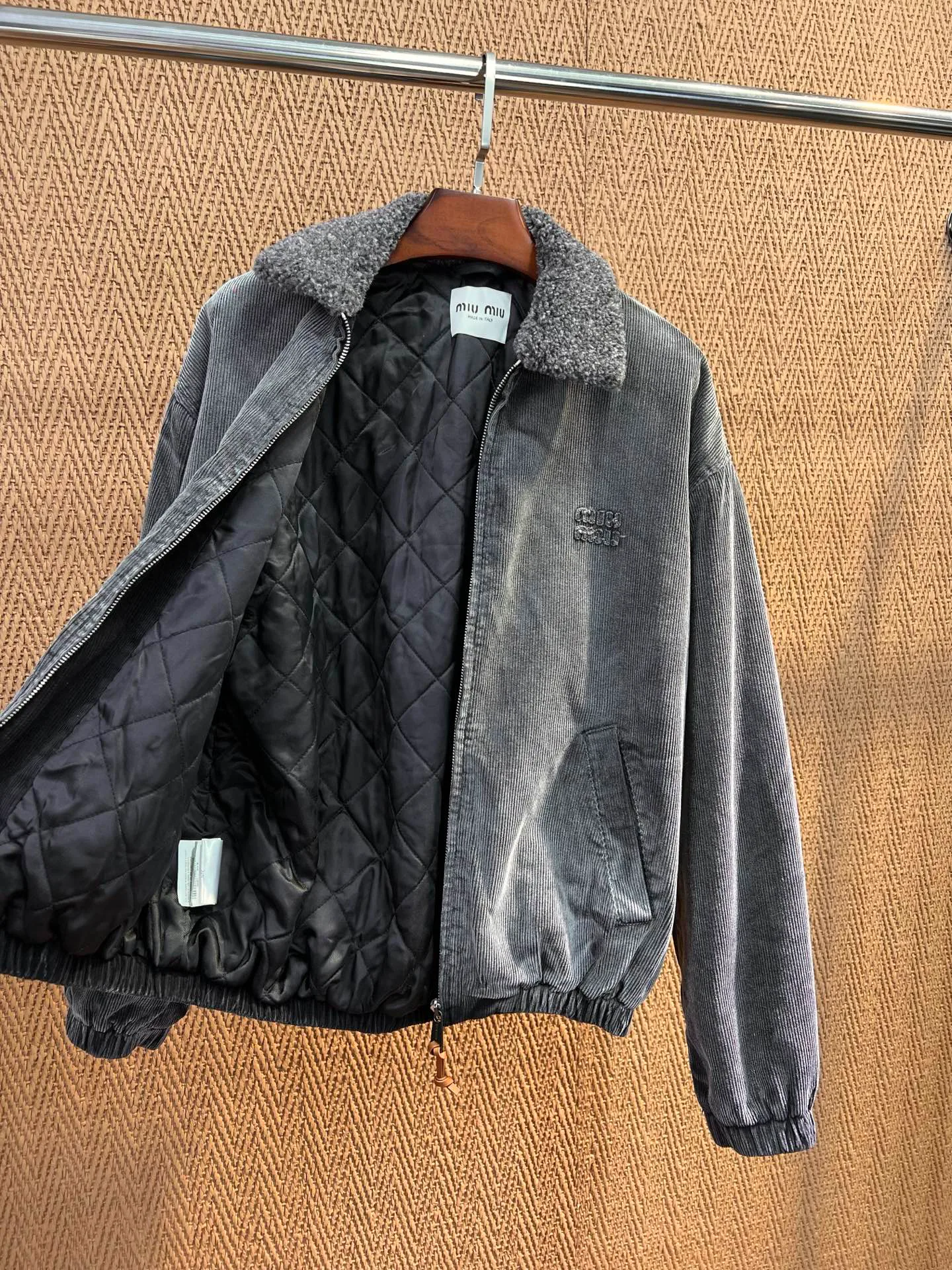 Куртки И Пуховики Женские Miu Miu 18324206