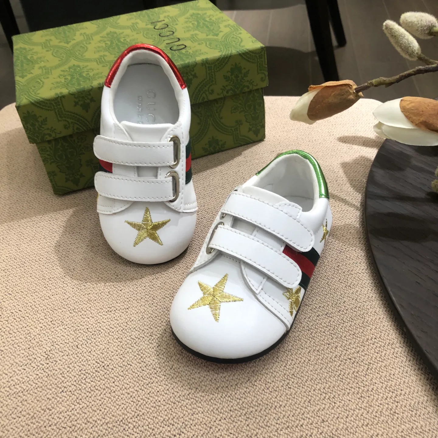 Кроссовки Женские Gucci 18696782