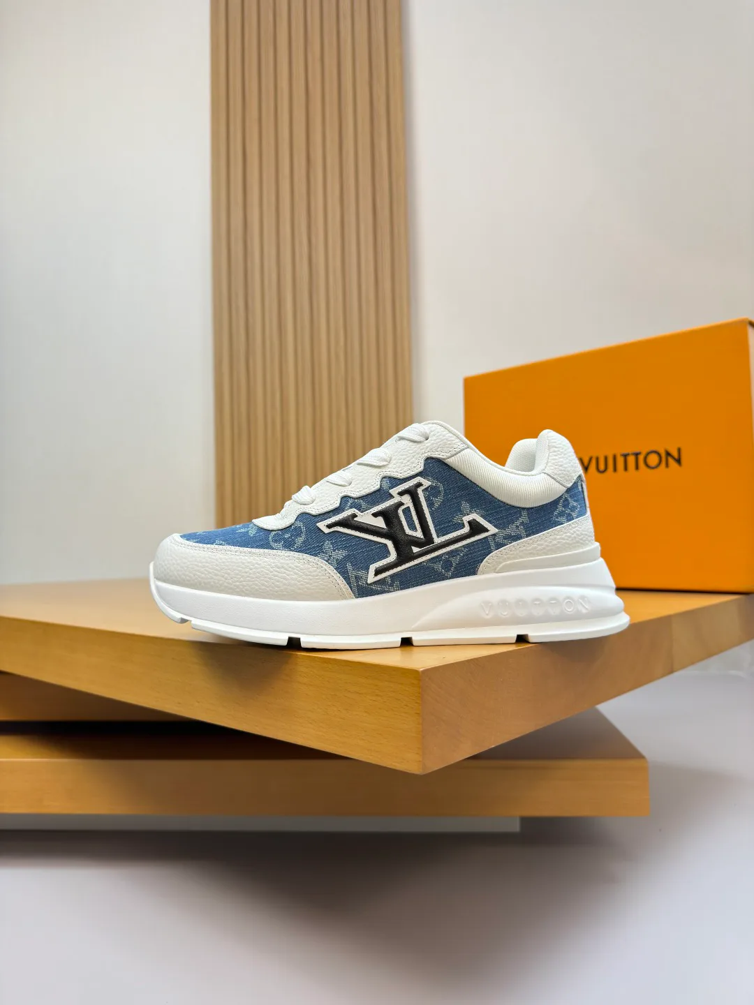 Кроссовки Женские Louis Vuitton 2652640