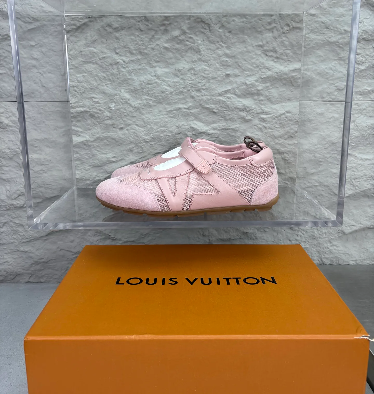 Кроссовки Женские Louis Vuitton 18656663
