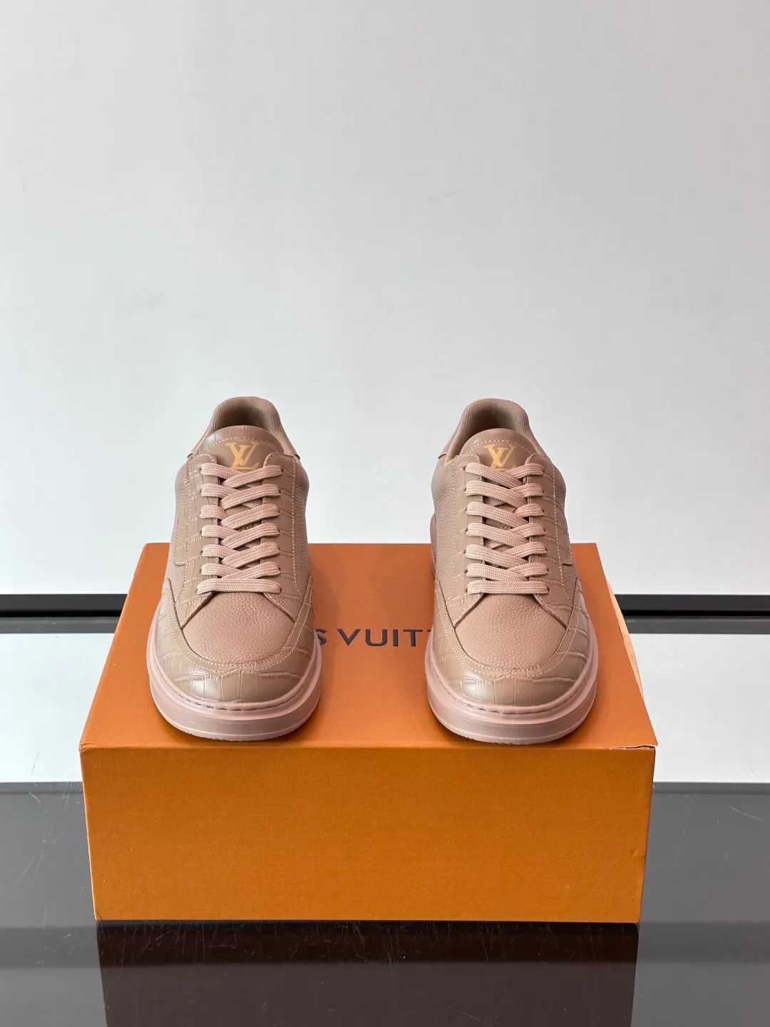 Кроссовки Женские Louis Vuitton 18400578