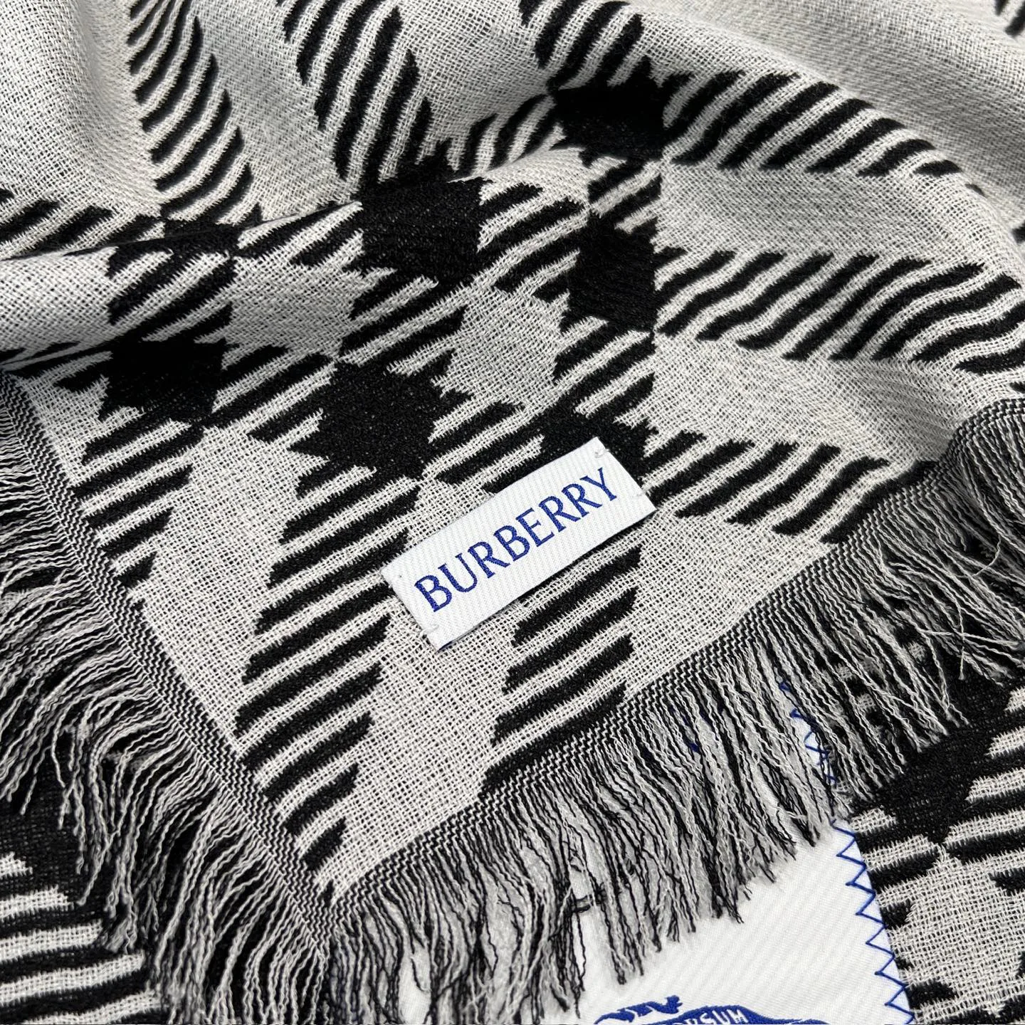 Шарфы Burberry 386399