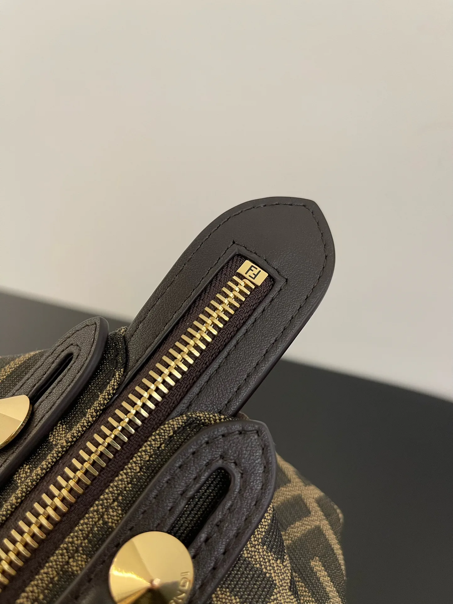 Сумки На Ремне Женские Fendi 1253900