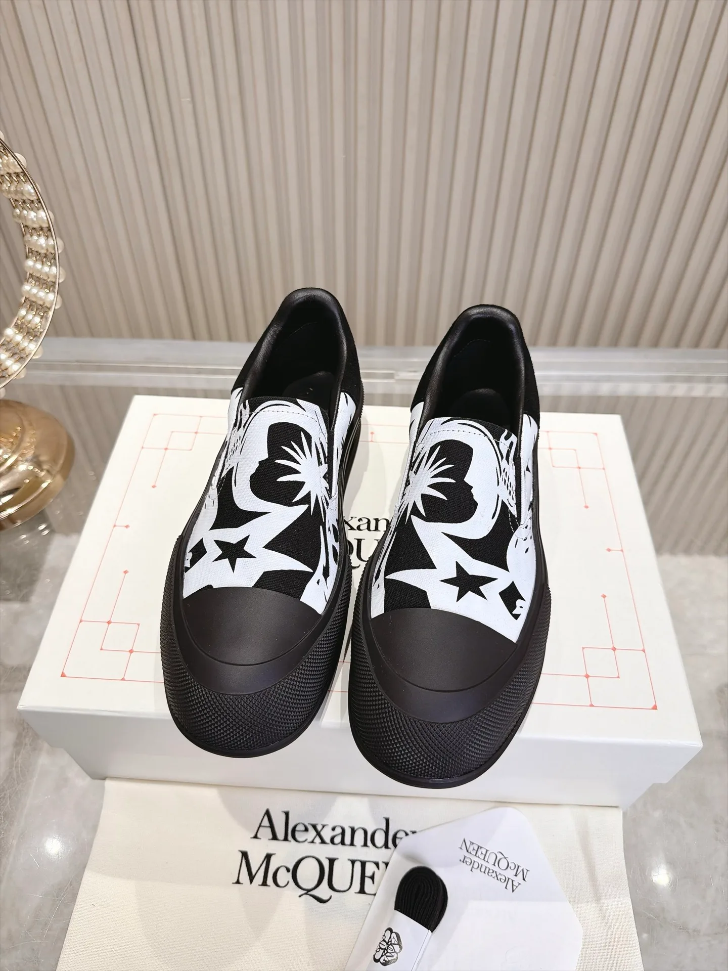 Кроссовки Женские Alexander Mcqueen 18561967