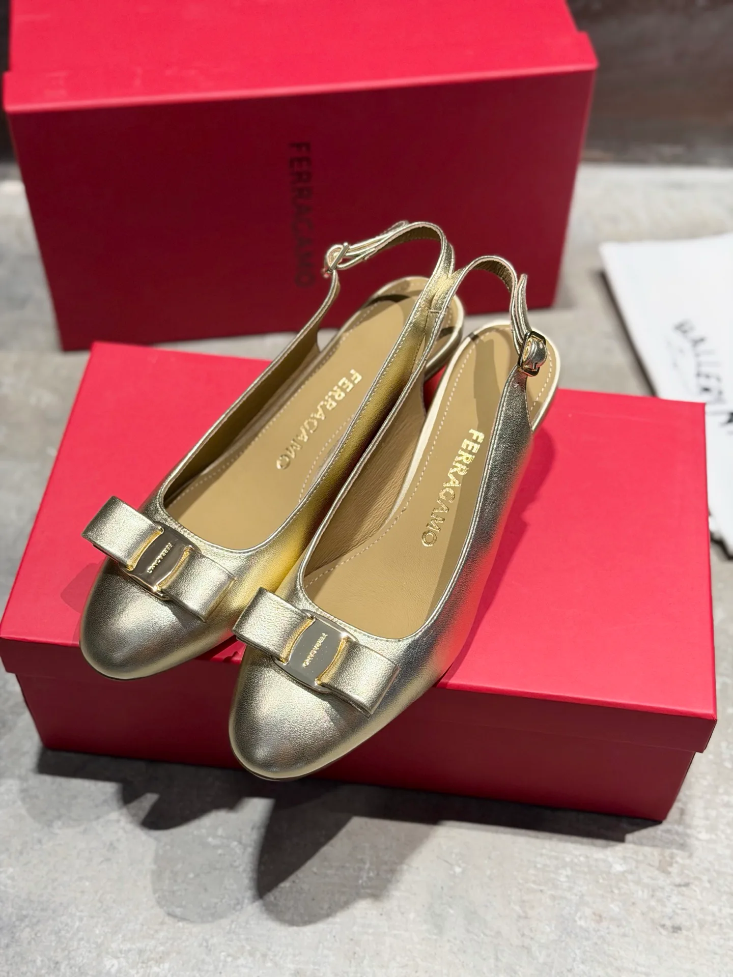 Туфли Женские Salvatore Ferragamo 13368380