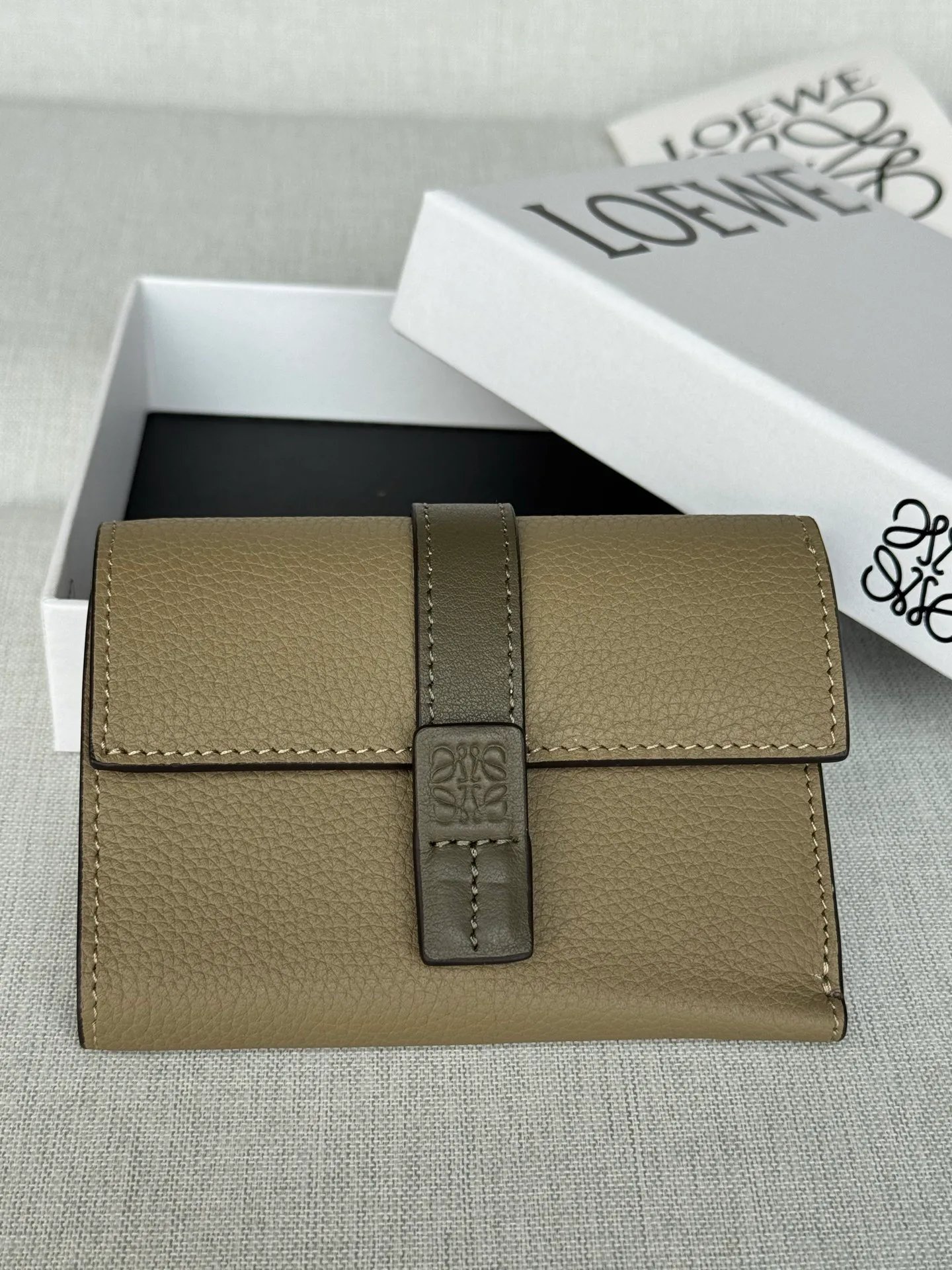 Клатчи Женские Loewe 13339558