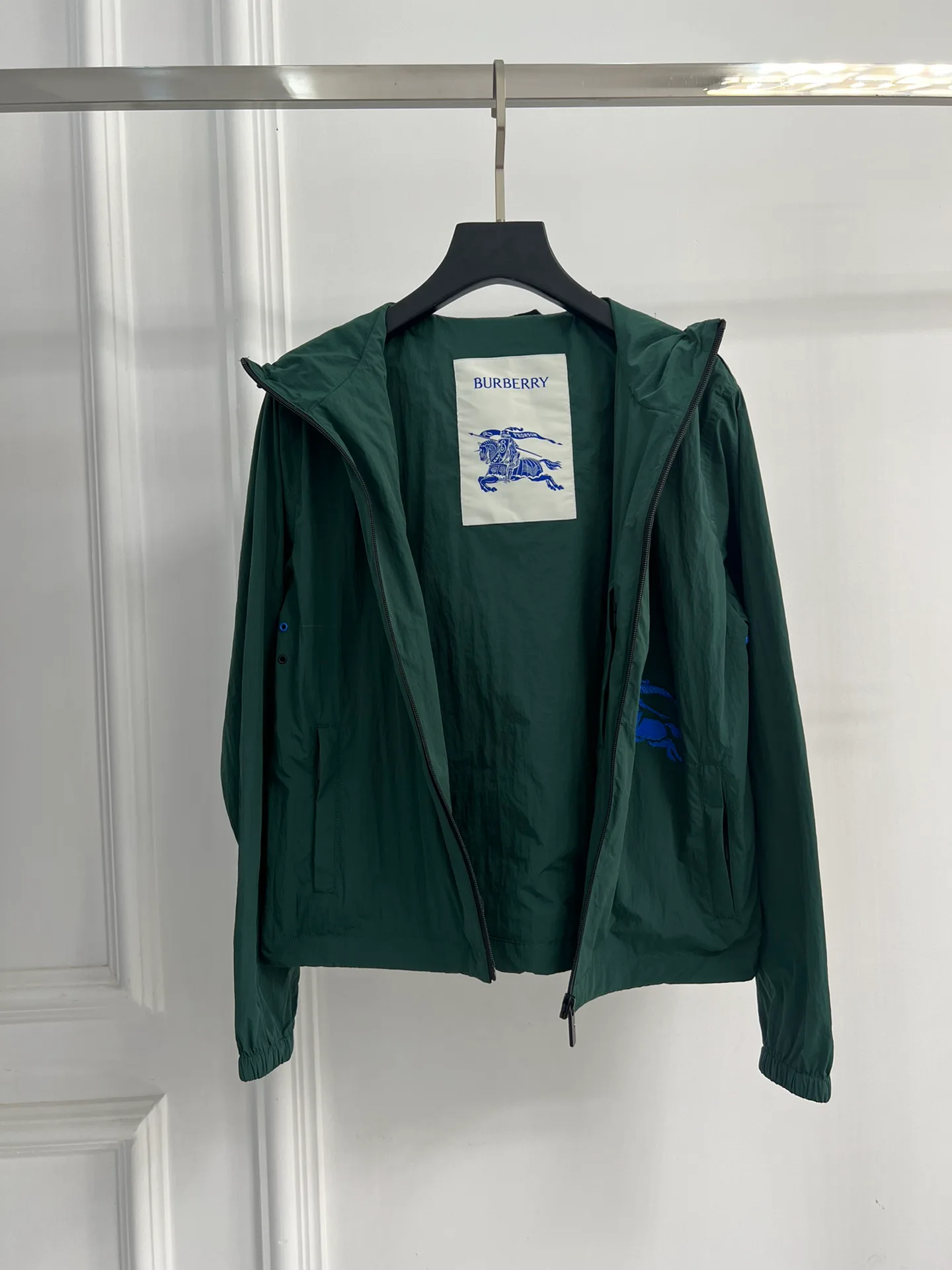 Куртки И Пуховики Женские Burberry 10898899