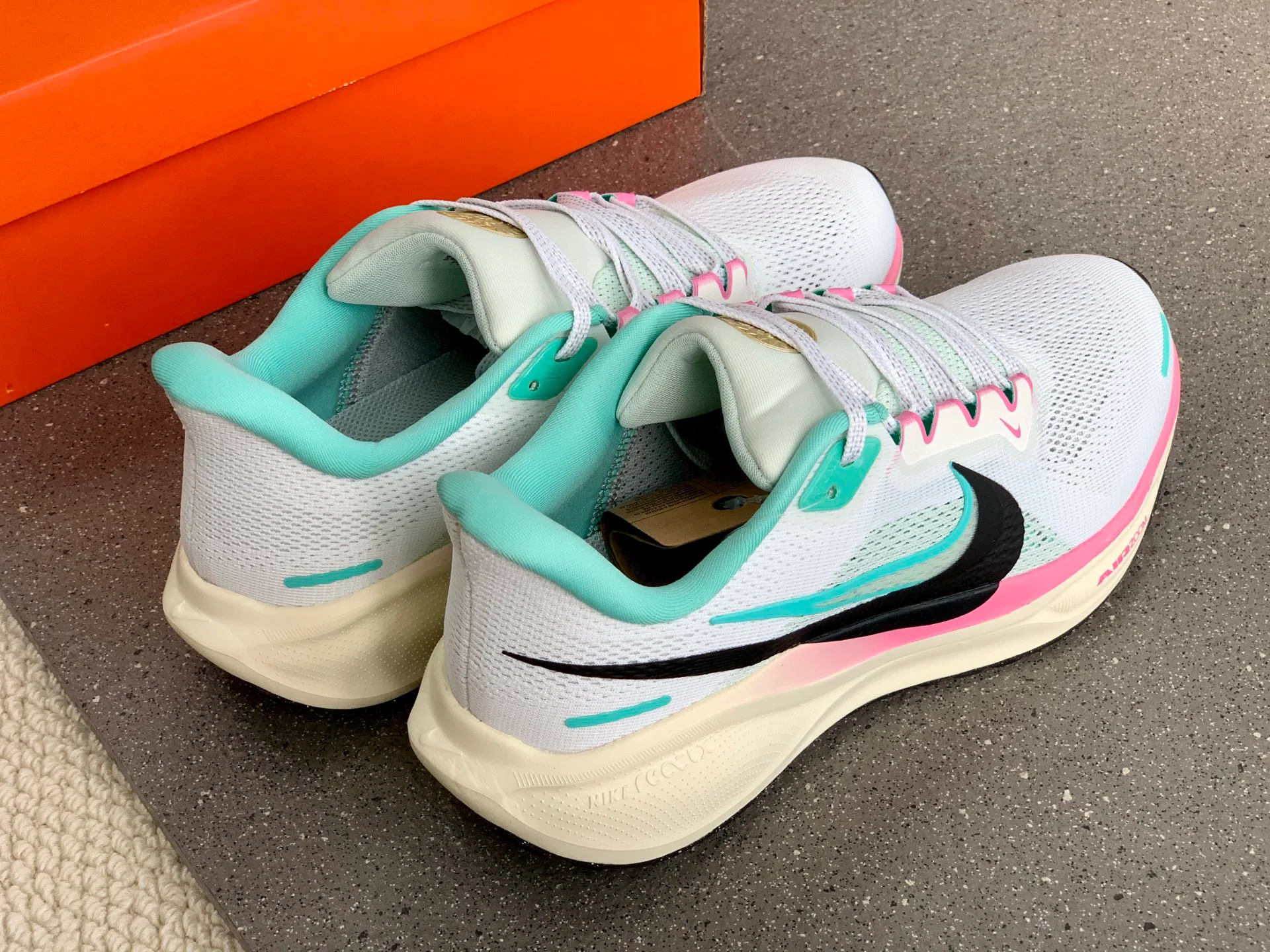 Кроссовки Женские Nike 230364